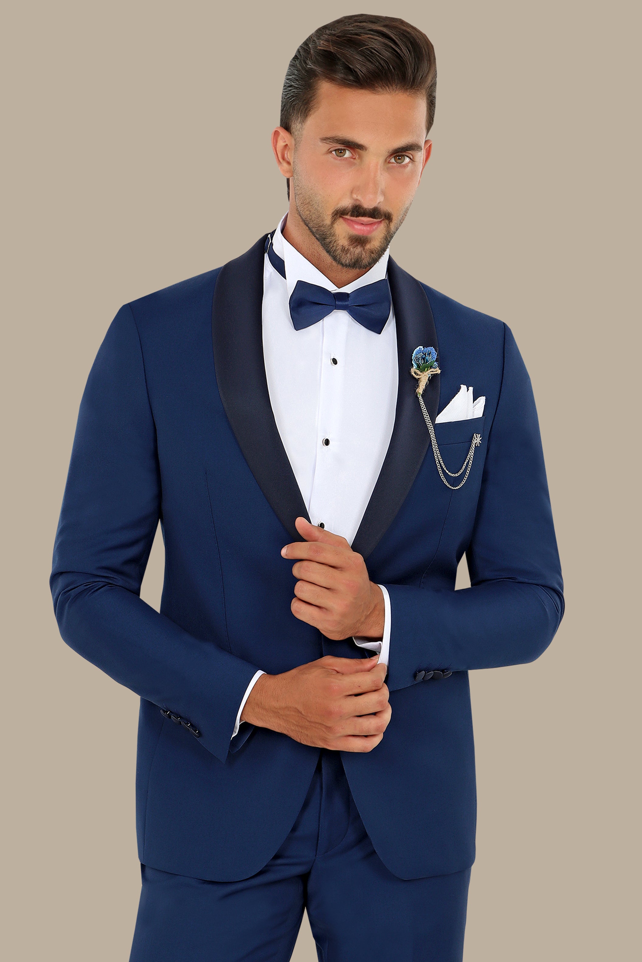 Blue Elegance: Tuxedo Plain Col Chale