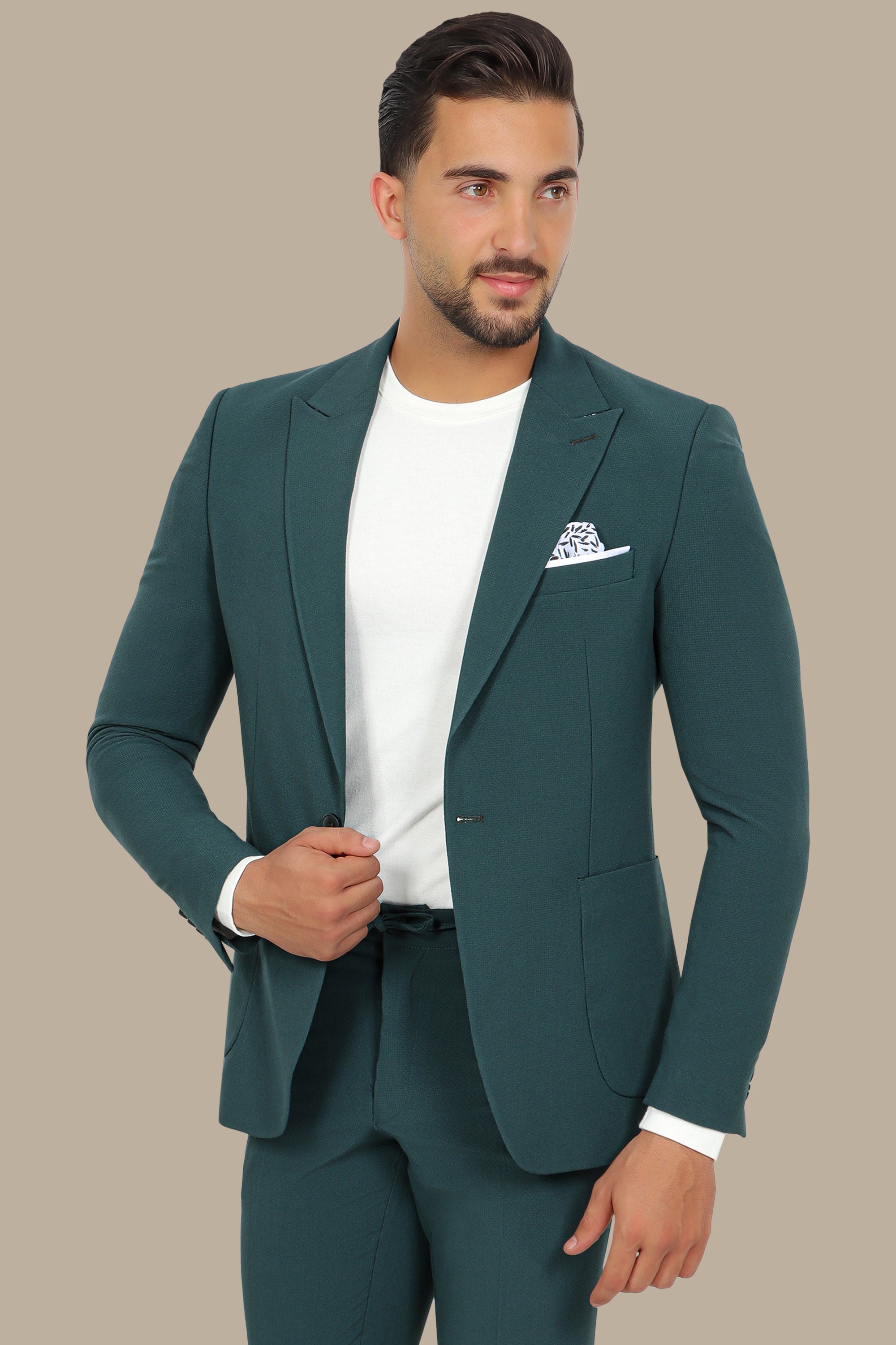 Green Travel Suit: Structured 2-Piece with Peak Lapel