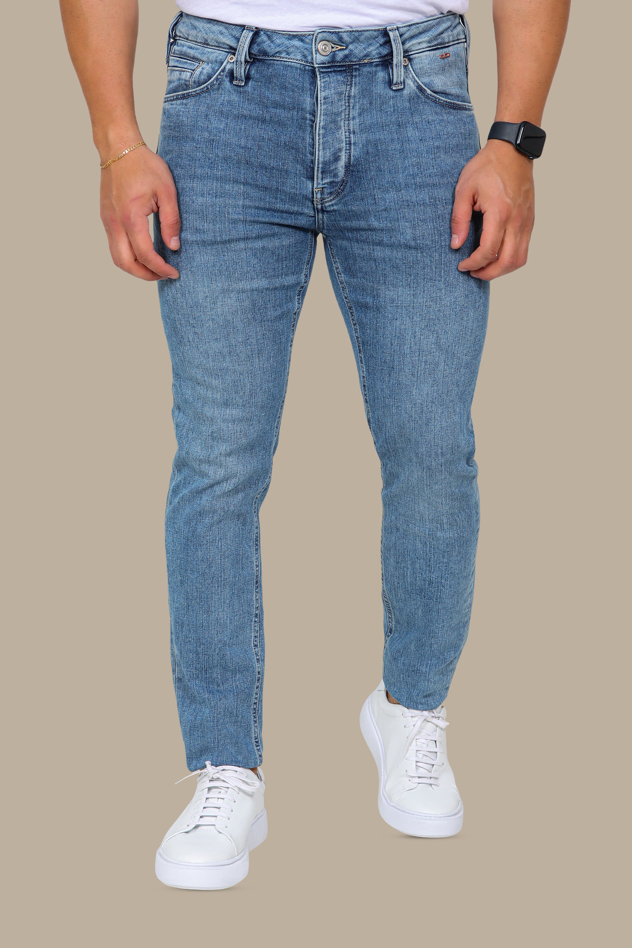 Light Blue Délavé Slim-Fit Jeans