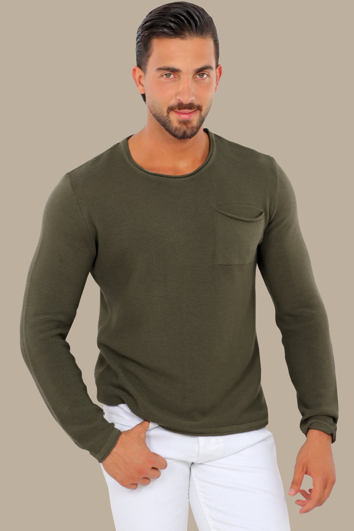 Comfort: Cozy Up in Style with our Ribbed Sweater Featuring Chic Pockets