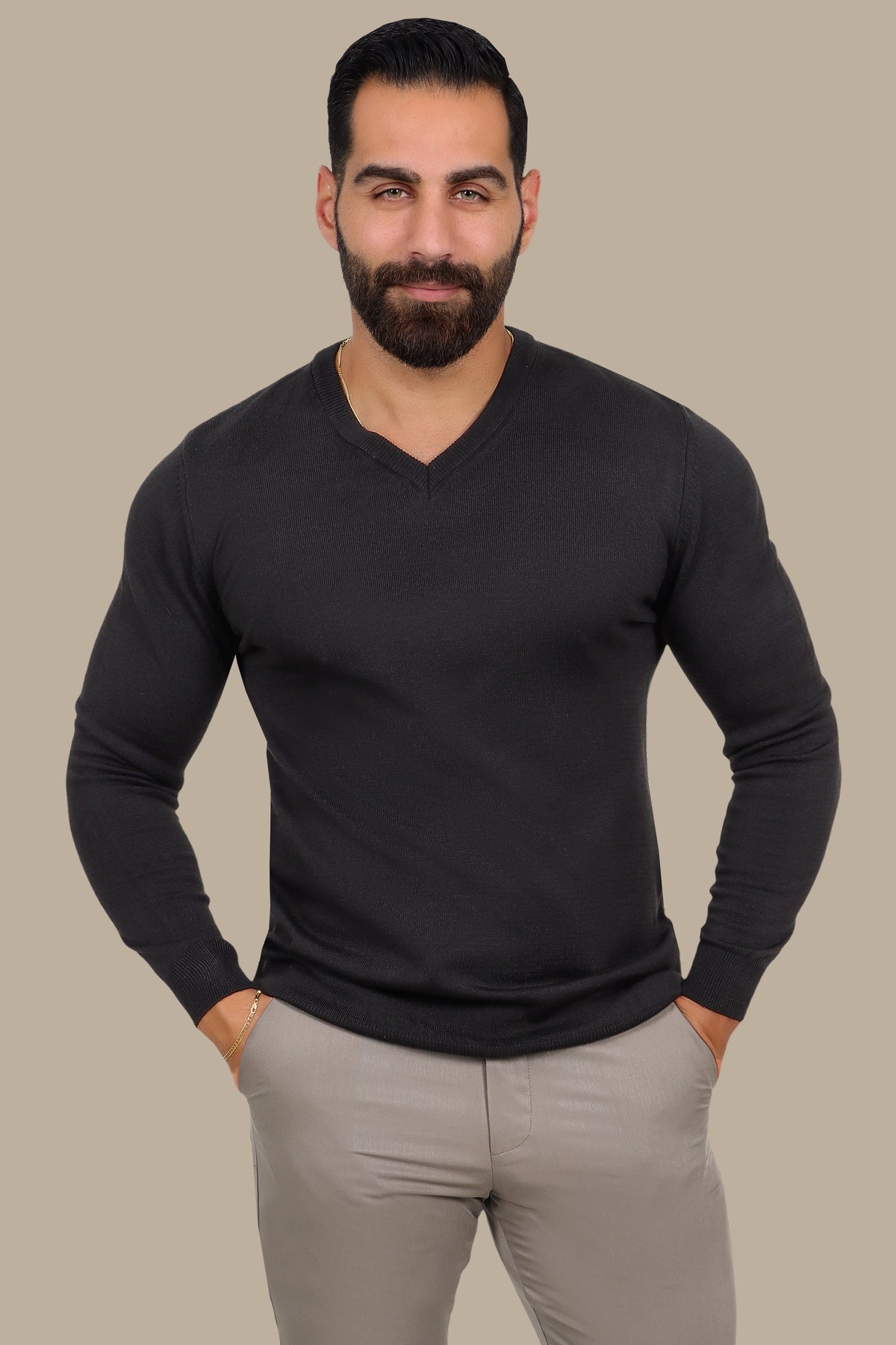 Basic V-Neck Sweater – Black