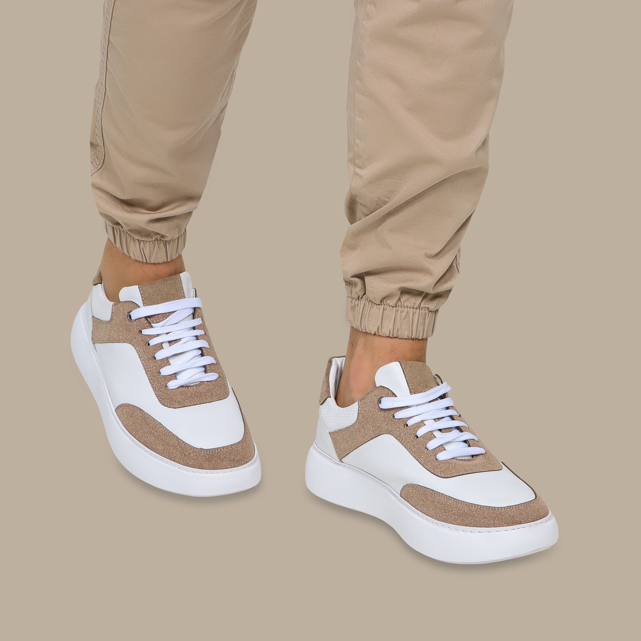 Retro Leather Trainers in Havane White