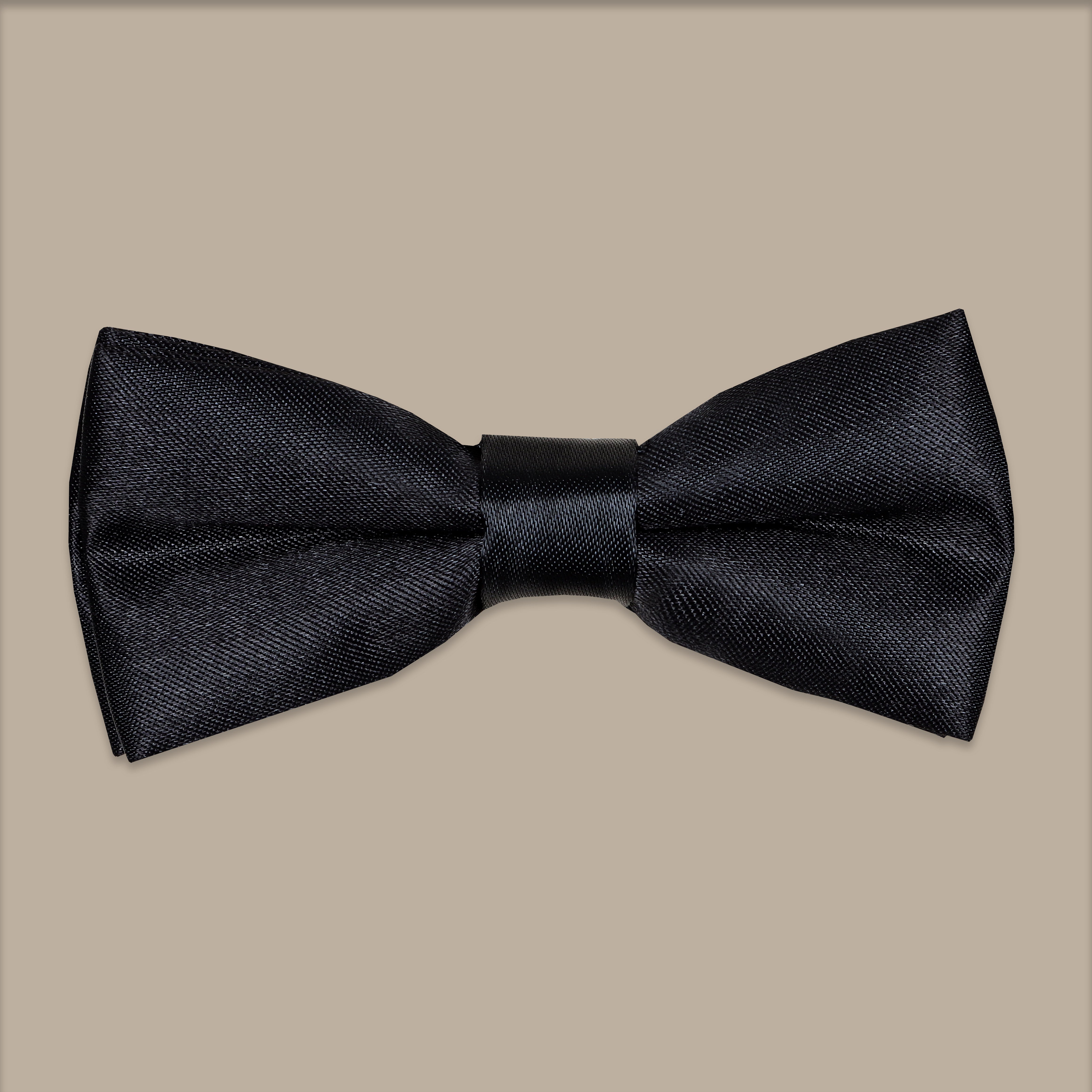Basic Satin Bowtie in Black