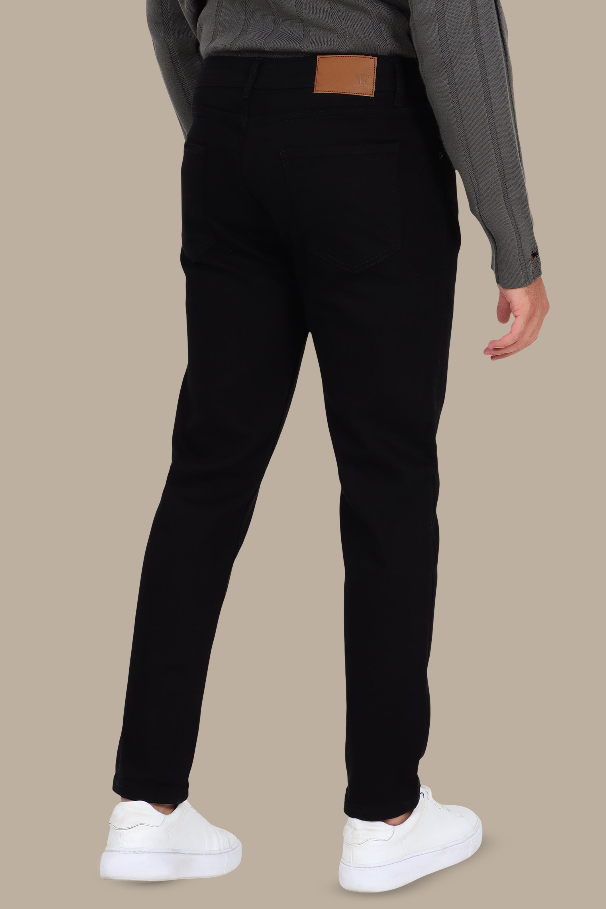 Basic Semi Regular Jeans in Black