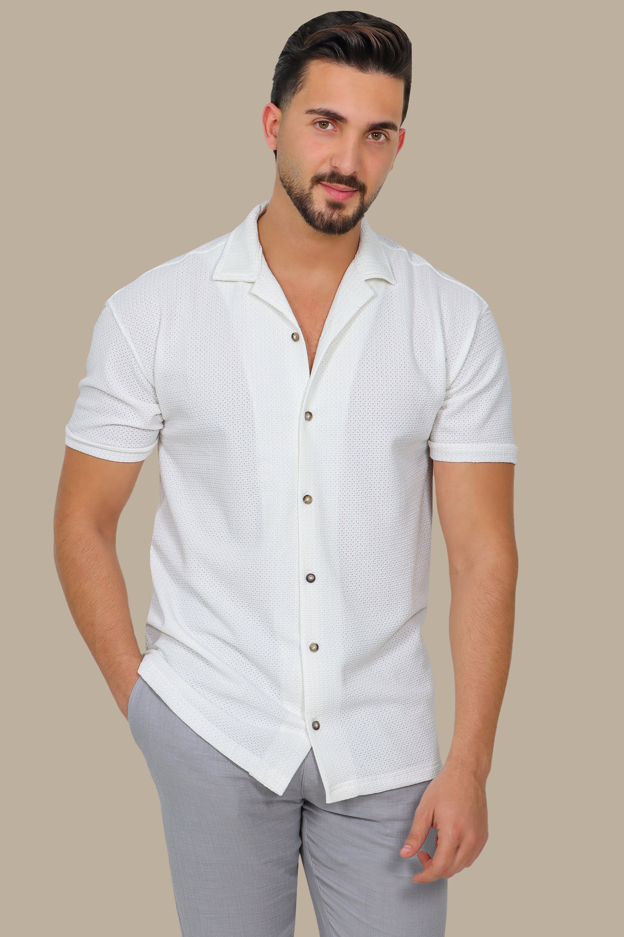 Pure Ease: Short-Sleeve Regular Shirt in White