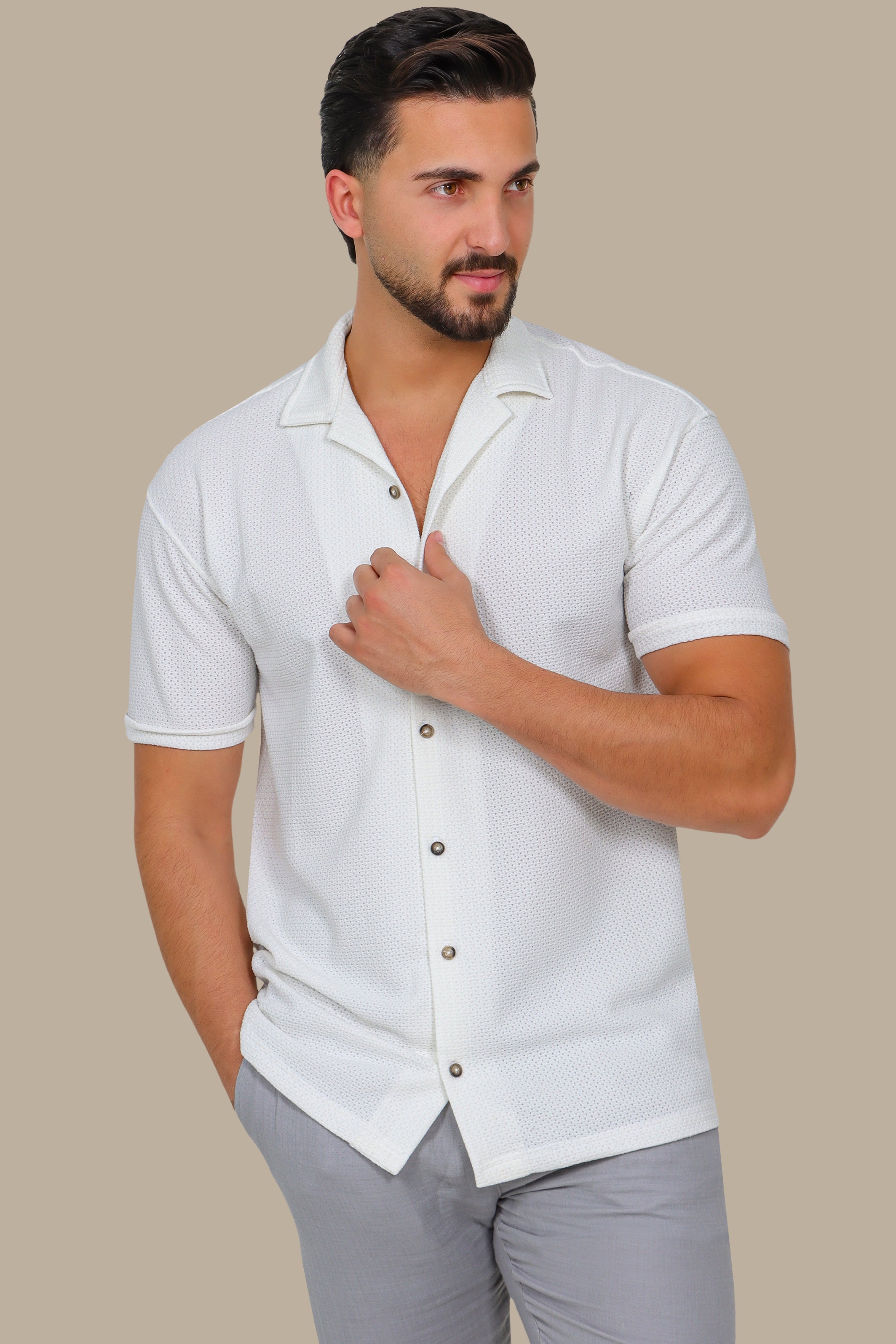 Pure Ease: Short-Sleeve Regular Shirt in White