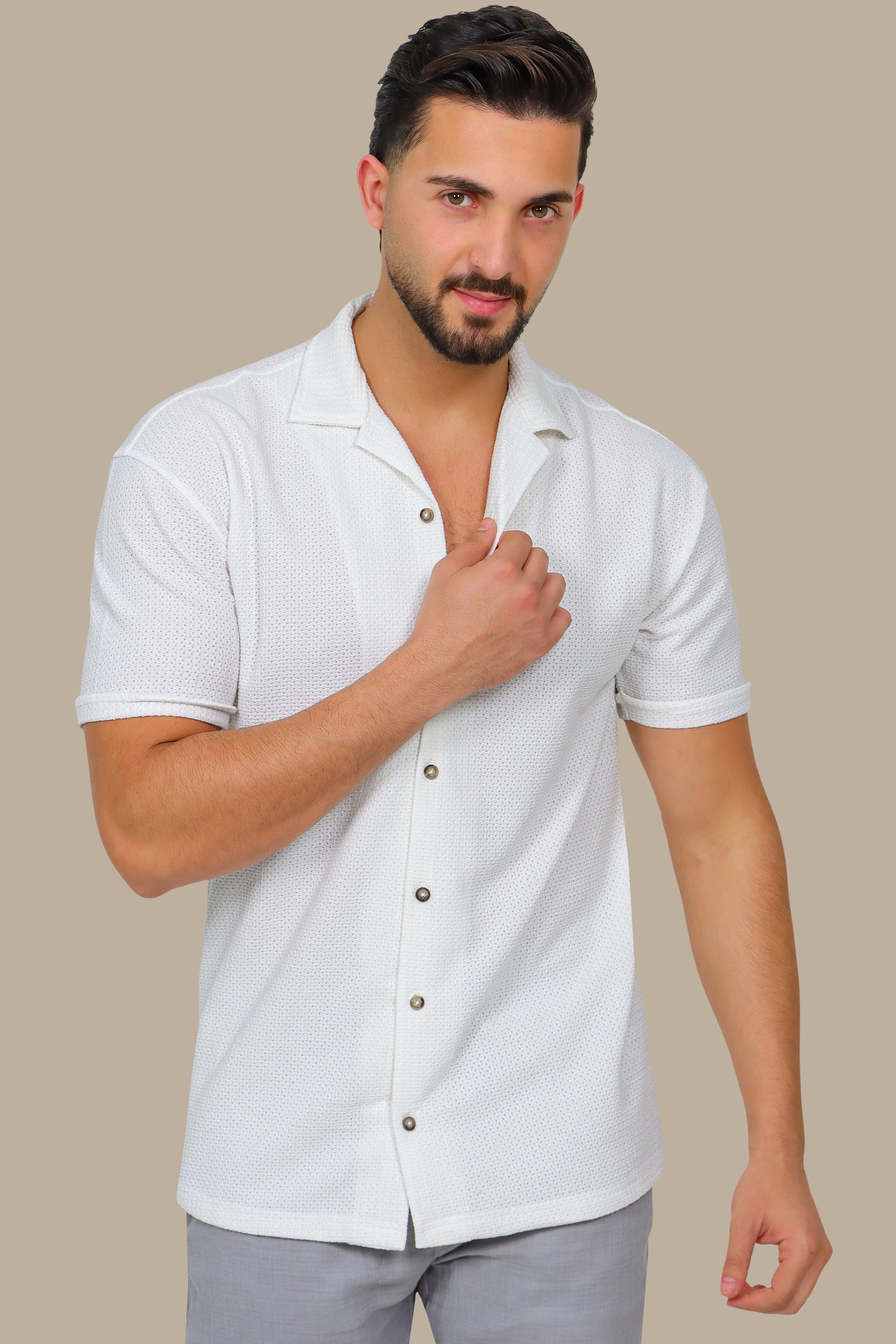 Pure Ease: Short-Sleeve Regular Shirt in White