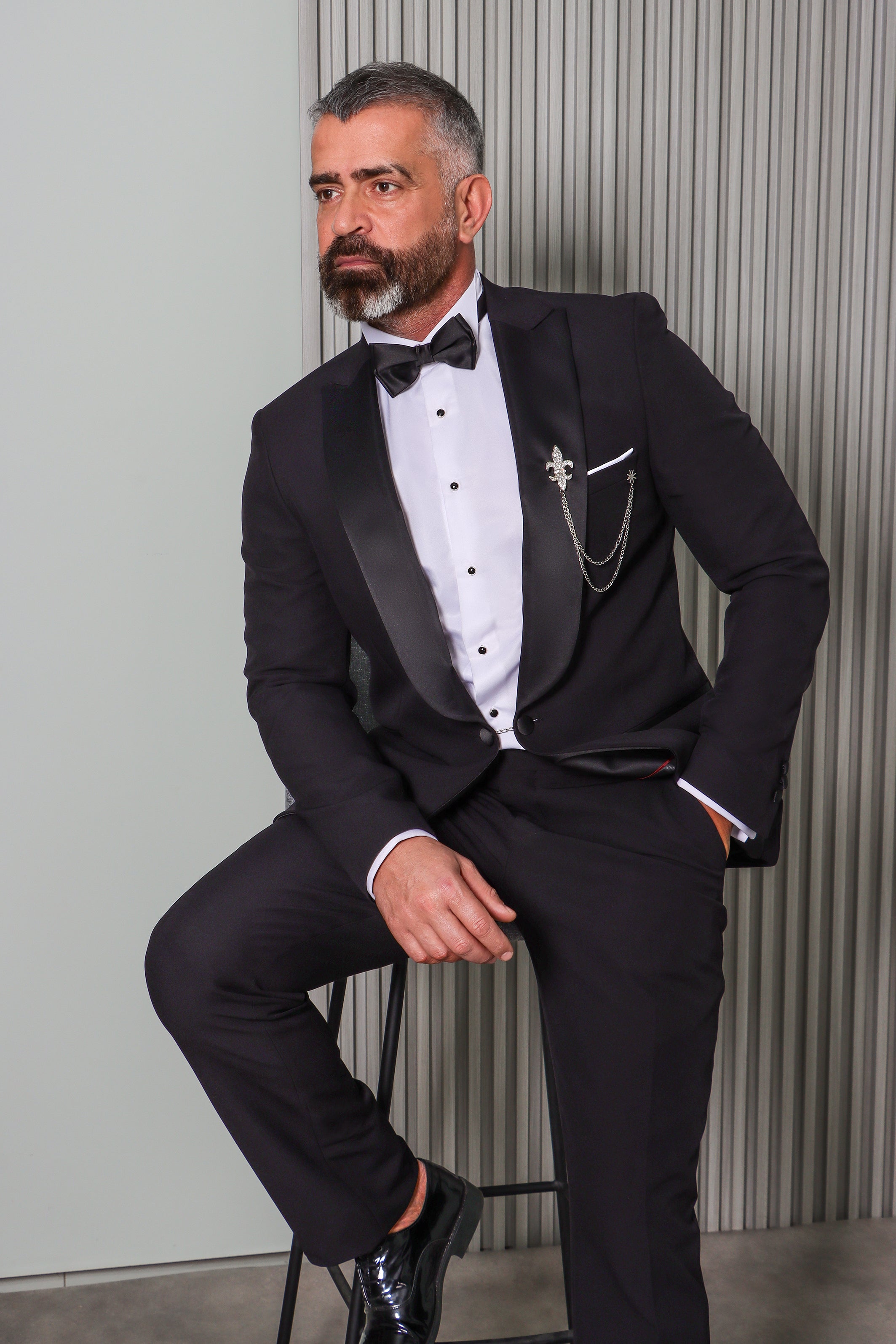 4-Piece Tuxedo Peak Lapel Bord à Bord Black