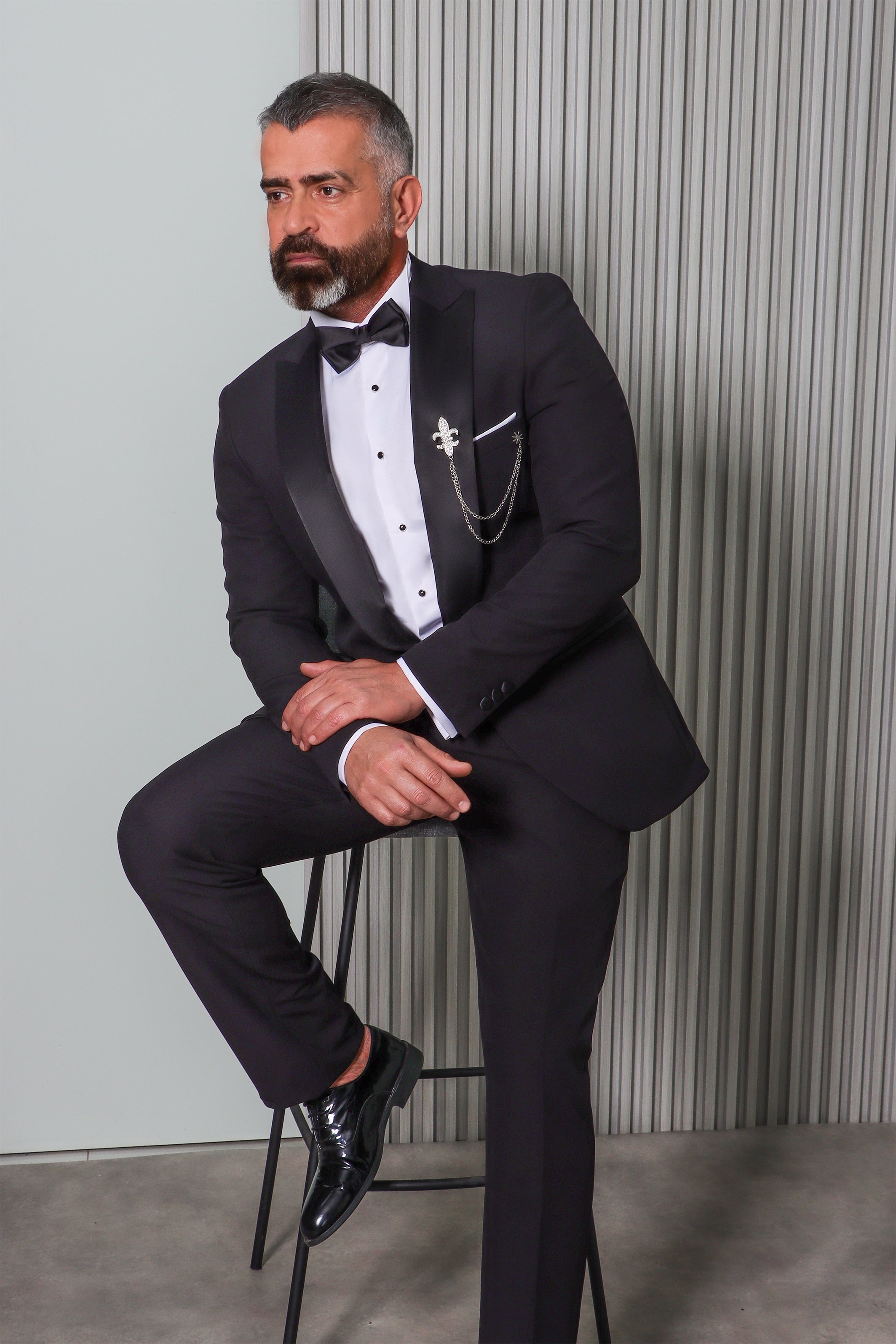 4-Piece Tuxedo Peak Lapel Bord à Bord Black