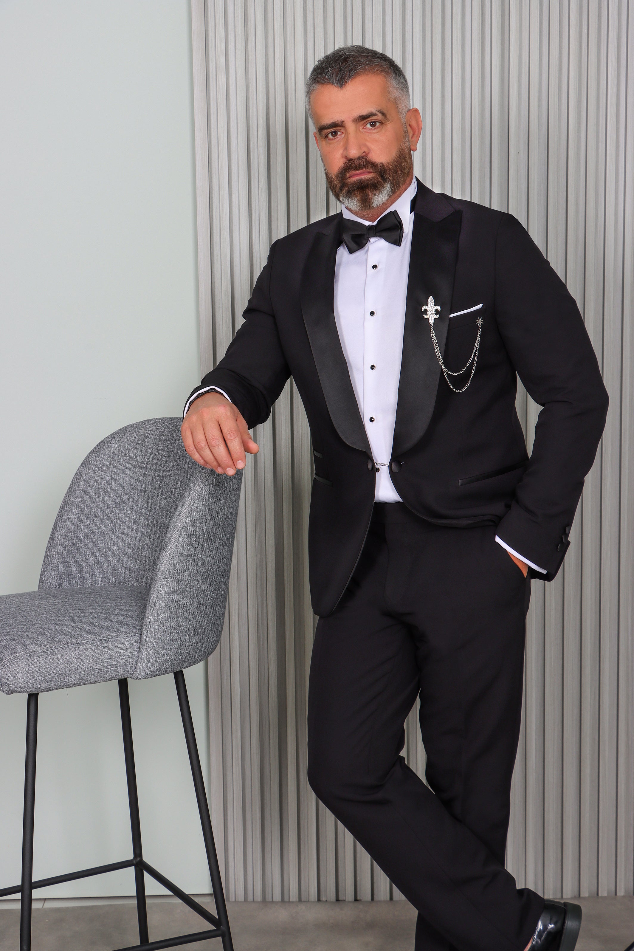 4-Piece Tuxedo Peak Lapel Bord à Bord Black