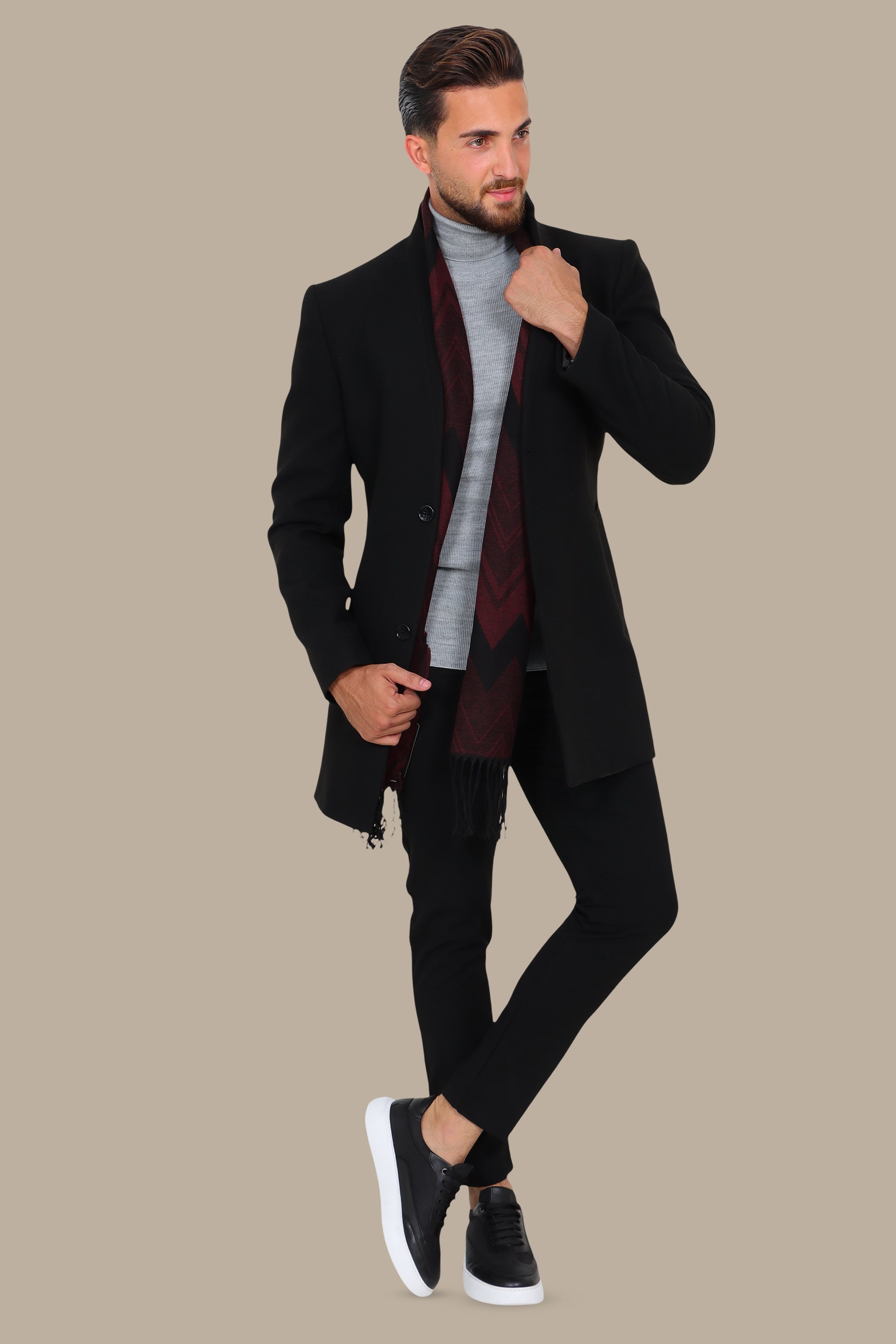 Black Elegance: The Classic Coat Col Mao in Basic Black