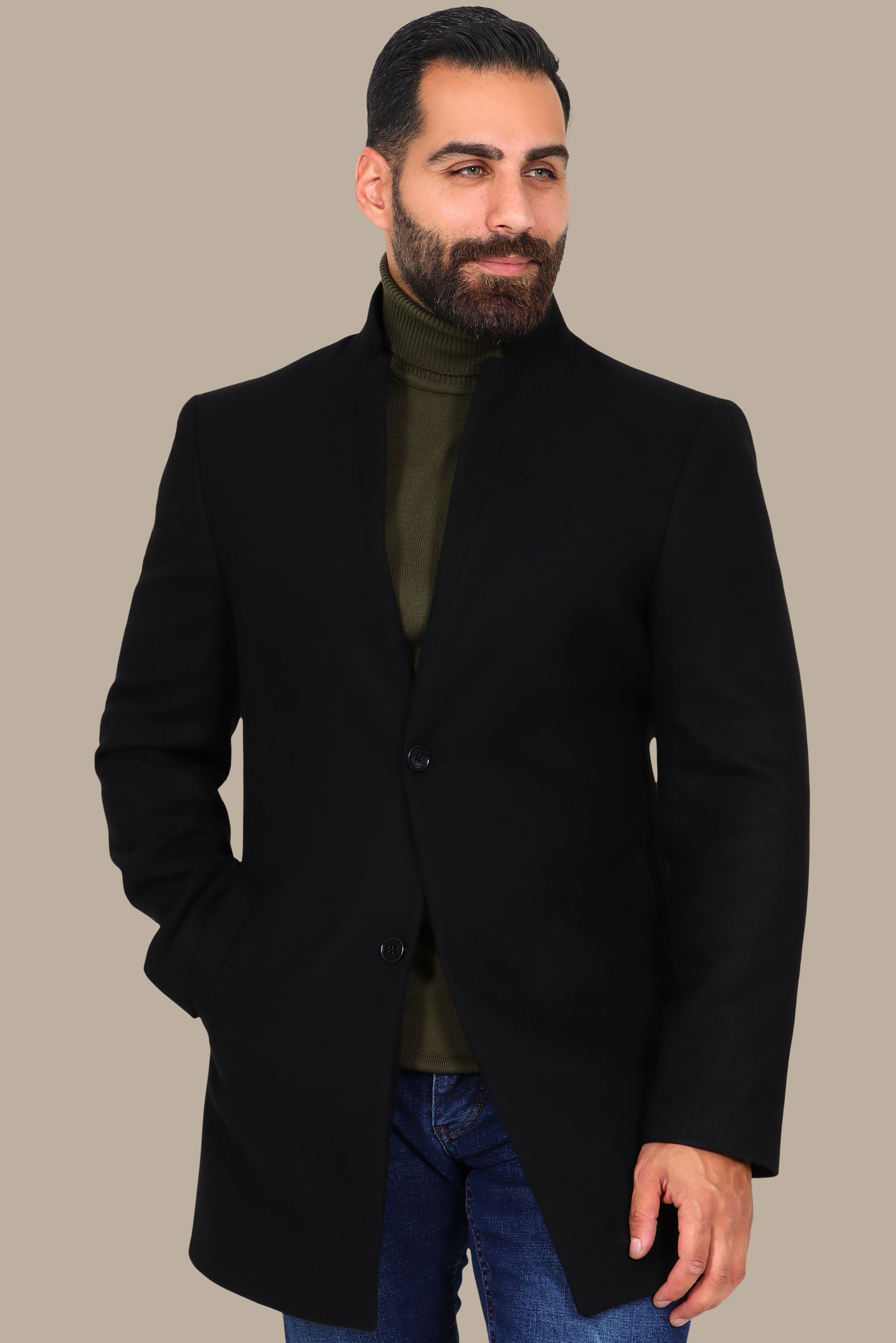 Black Elegance: The Classic Coat Col Mao in Basic Black