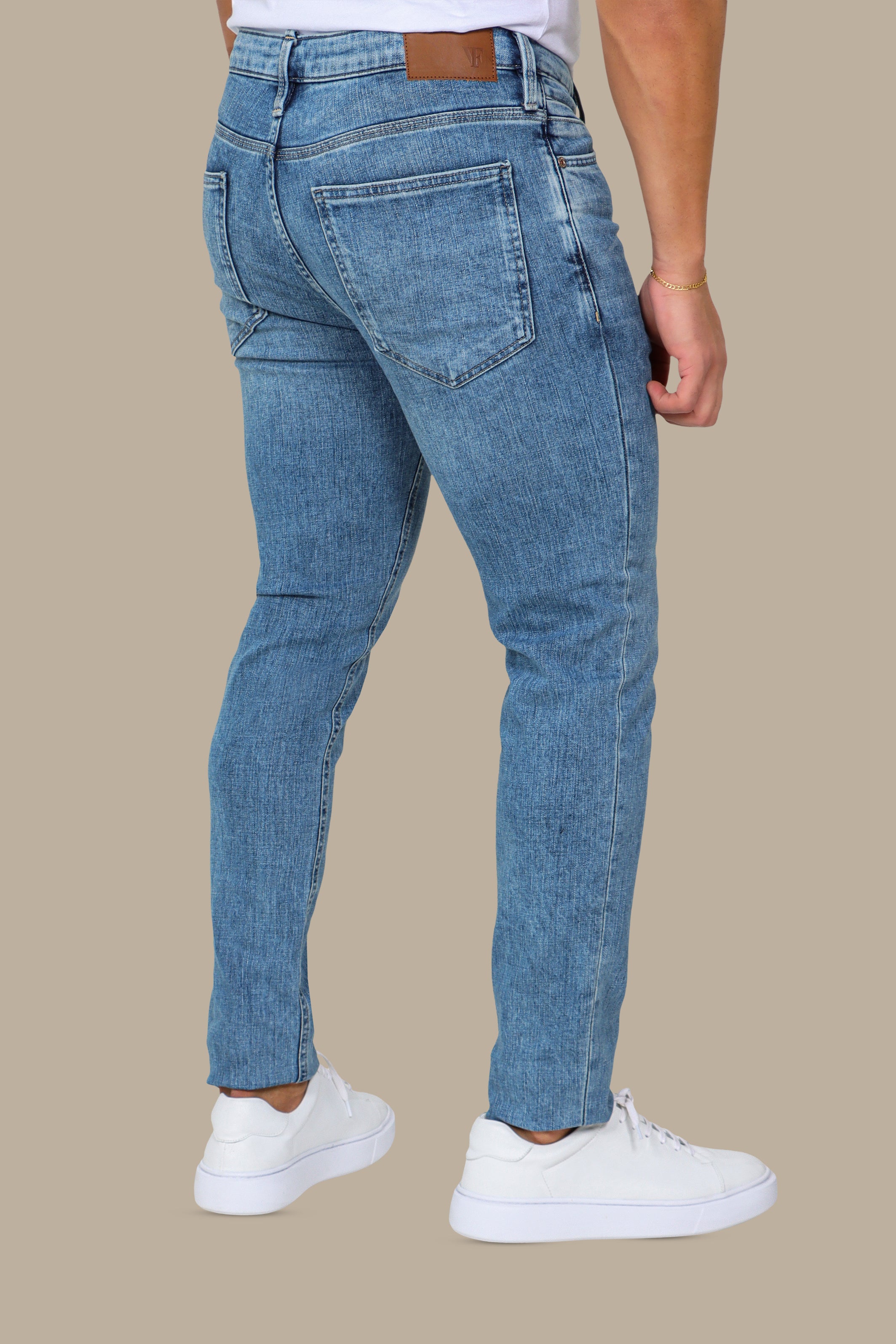 Light Blue Délavé Slim-Fit Jeans