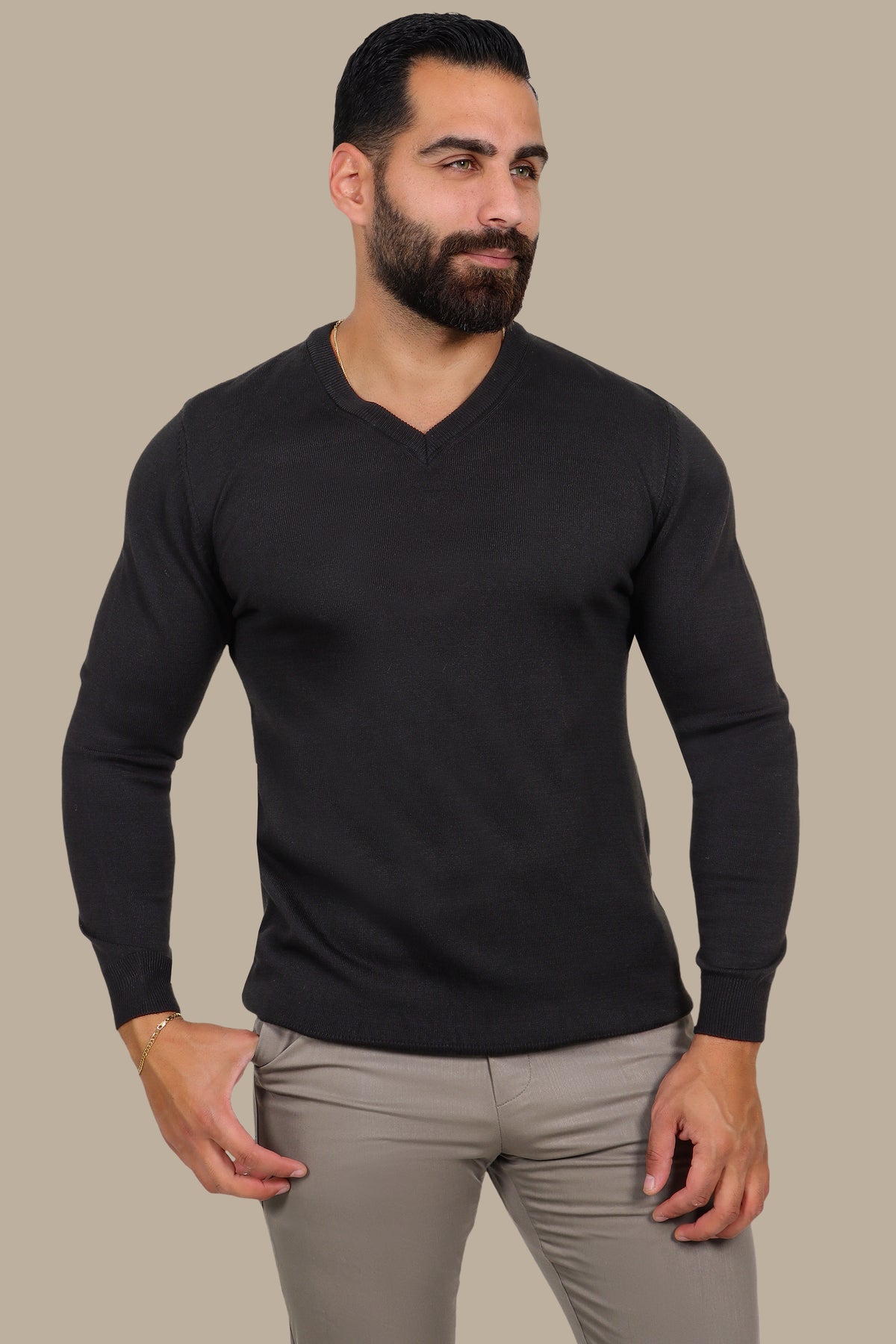 Basic V-Neck Sweater – Black