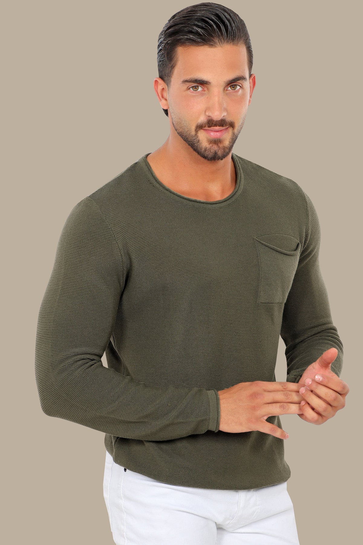 Comfort: Cozy Up in Style with our Ribbed Sweater Featuring Chic Pockets