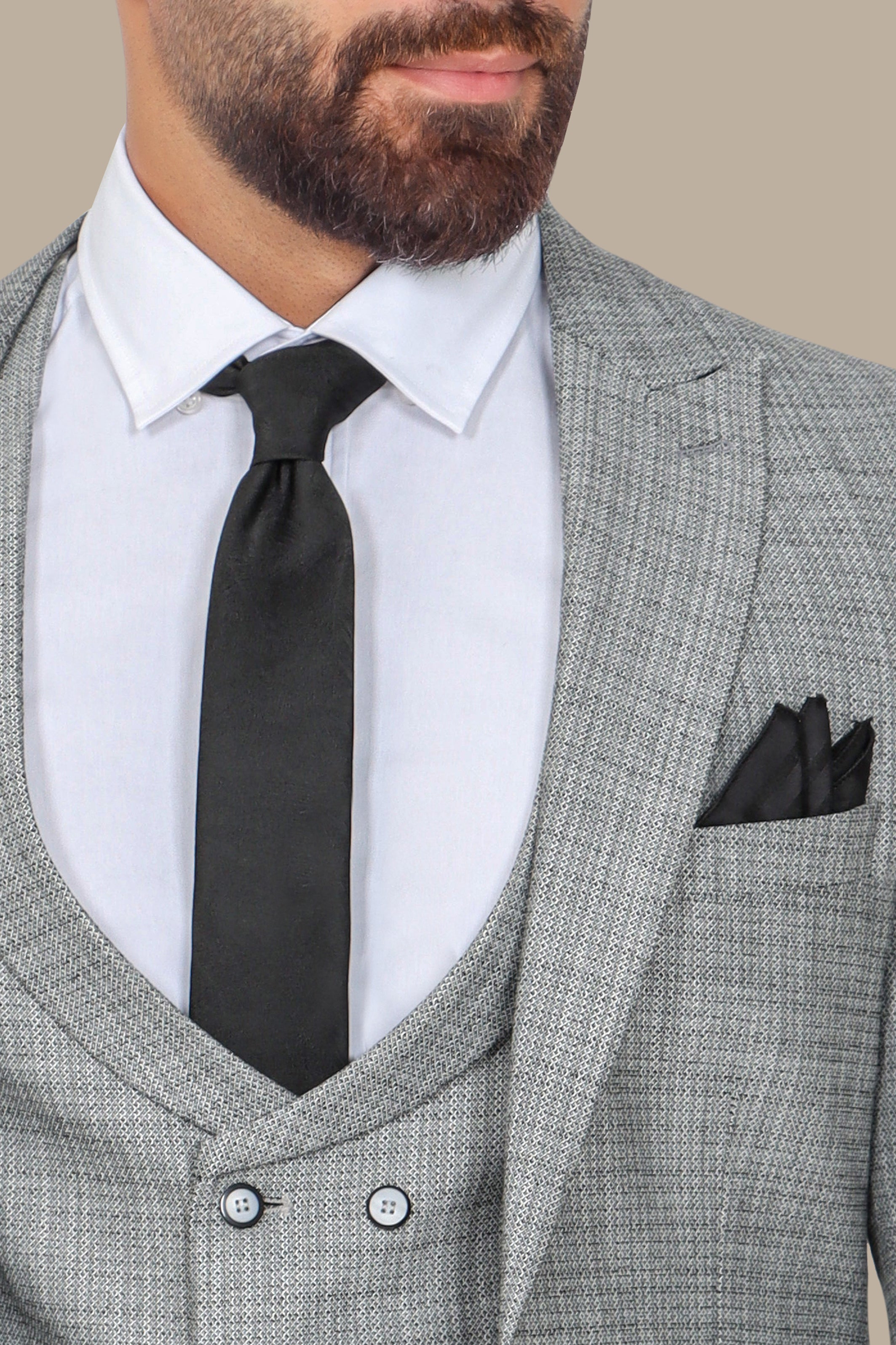 Refined Structure: 3-Piece Grey Suit with Peak Lapel