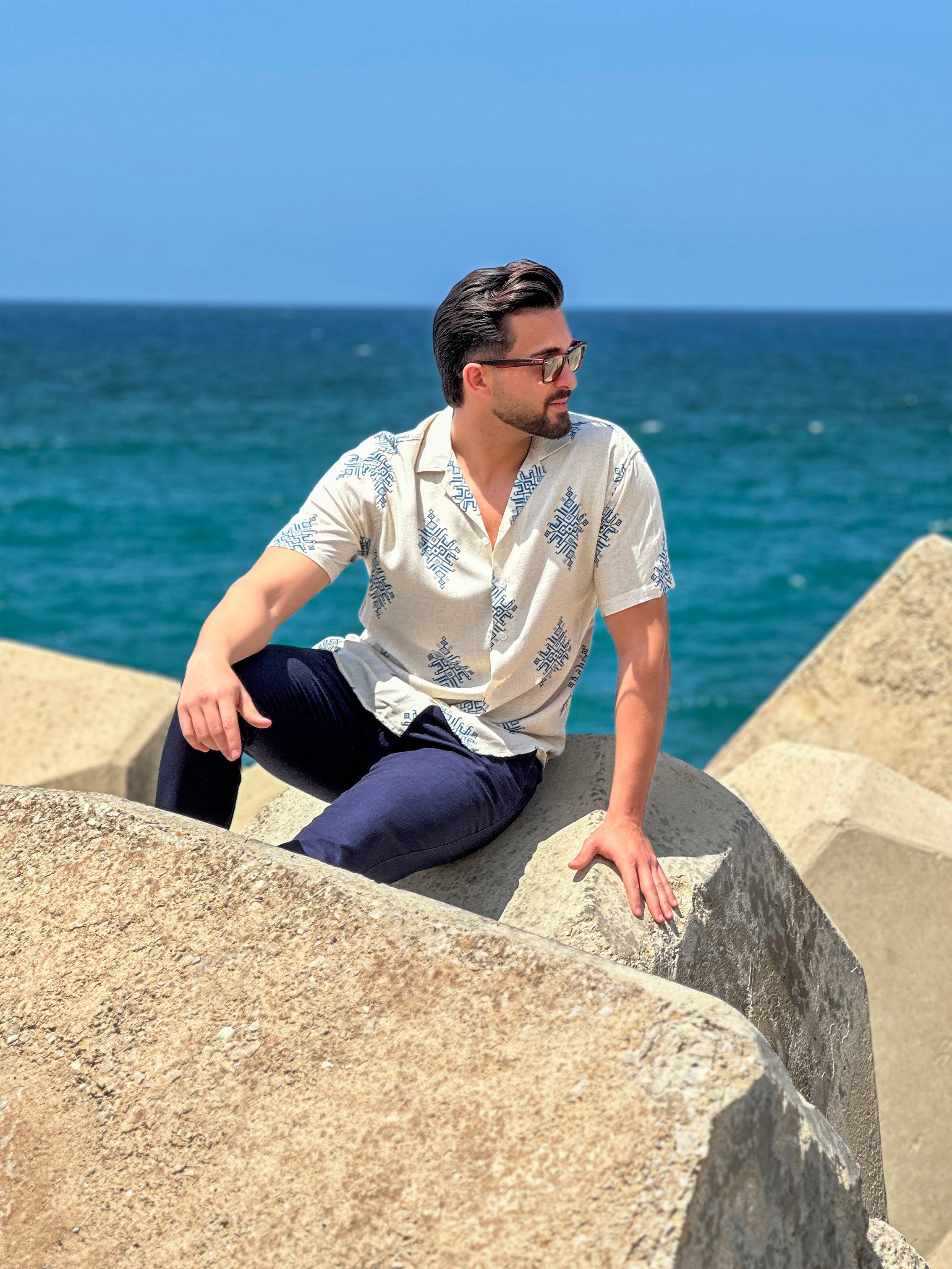 Hawaii Breeze: Short-Sleeve Geometric Print Shirt in Off-White