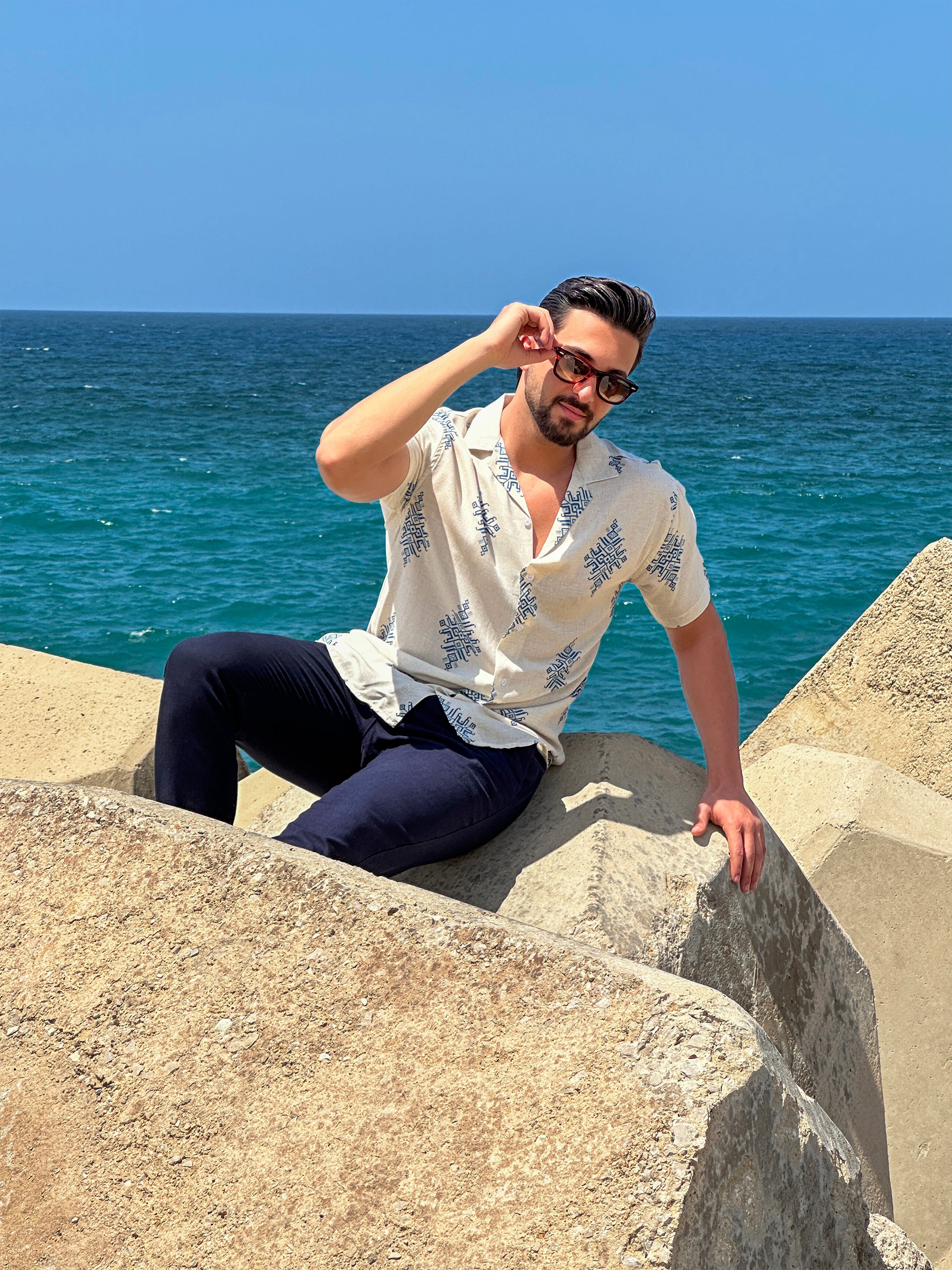 Hawaii Breeze: Short-Sleeve Geometric Print Shirt in Off-White