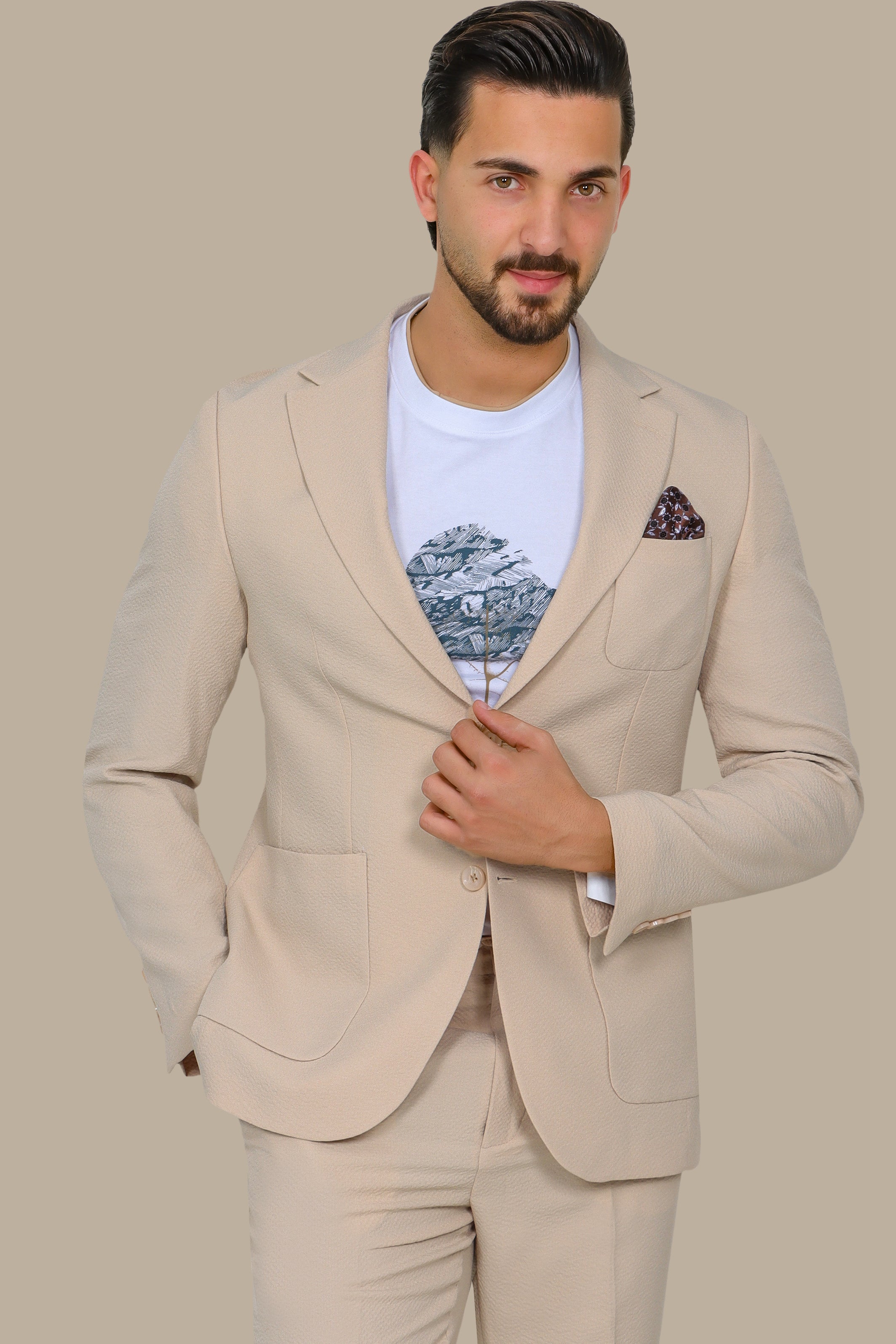 Beige Travel Suit with Notch Lapel – 2 Pieces