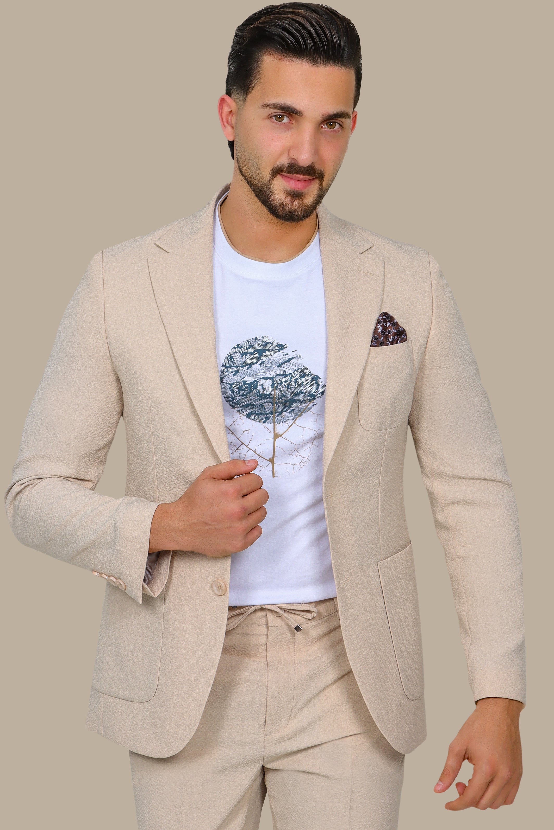 Beige Travel Suit with Notch Lapel – 2 Pieces