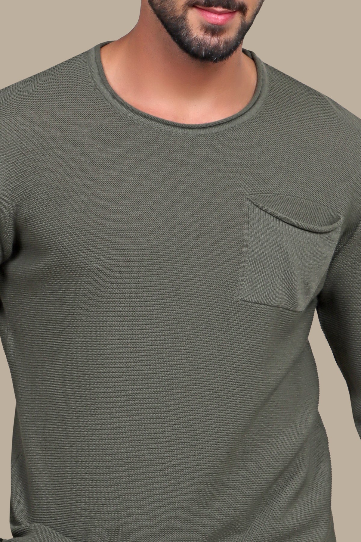 Comfort: Cozy Up in Style with our Ribbed Sweater Featuring Chic Pockets