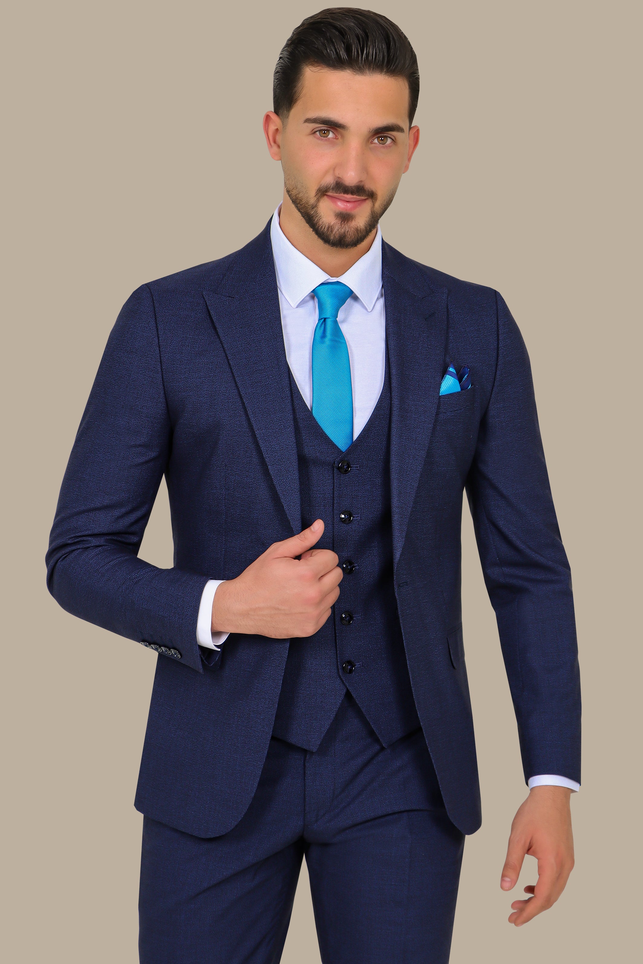 Sharp Checks: 3-Piece Navy Suit with Peak Lapel