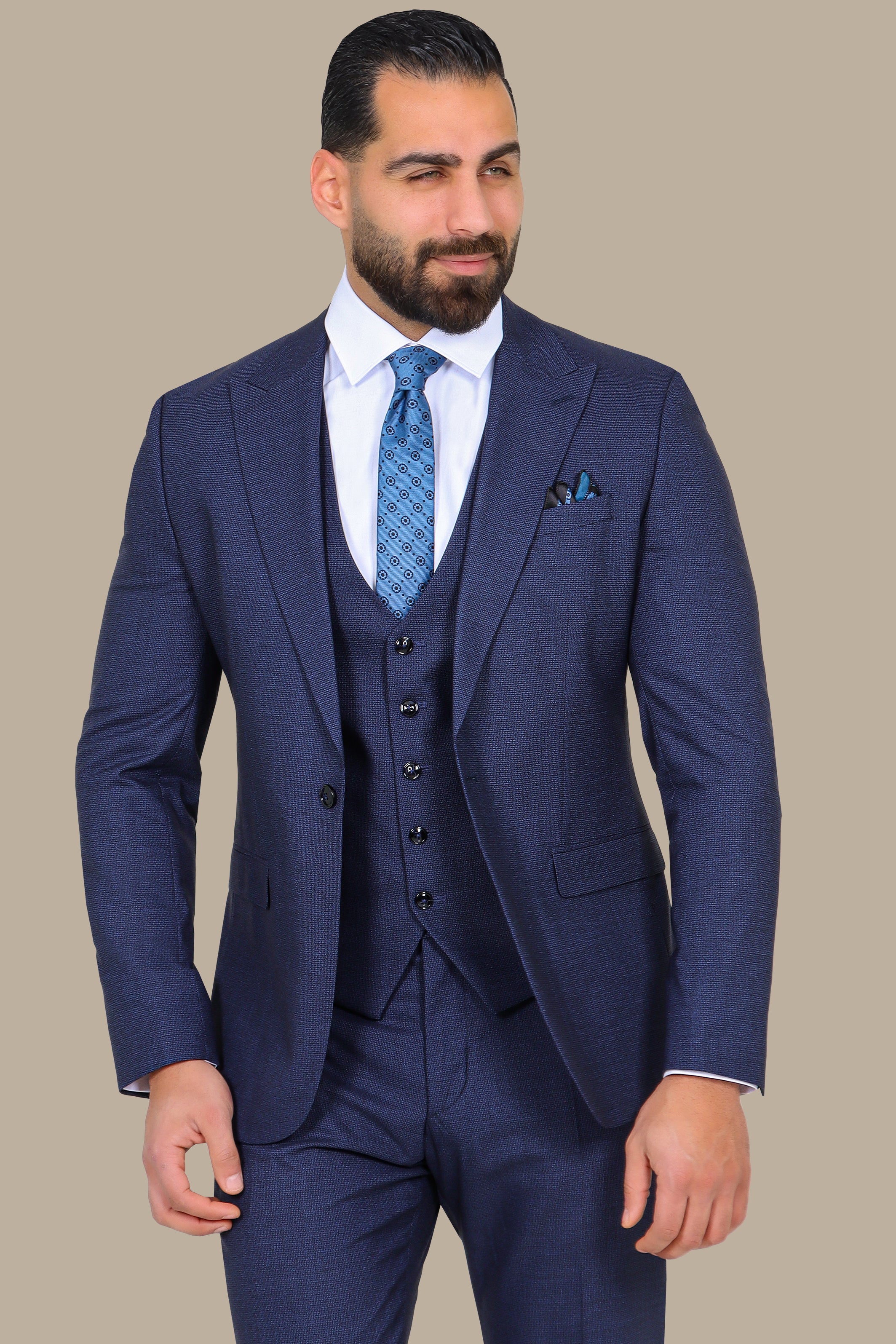 Sharp Checks: 3-Piece Navy Suit with Peak Lapel