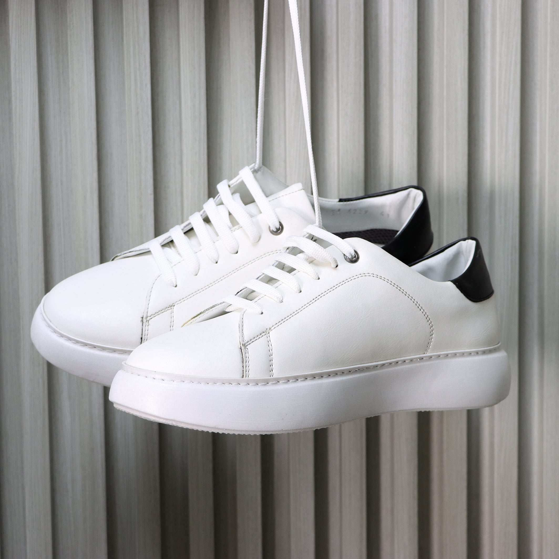 Alexander Basic Sneakers with Black Heel