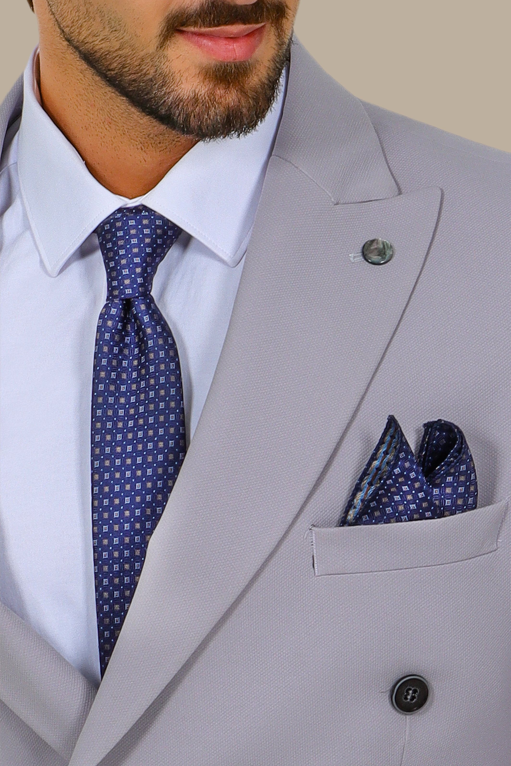 Light Grey Double-Breasted Diamond Pattern Suit