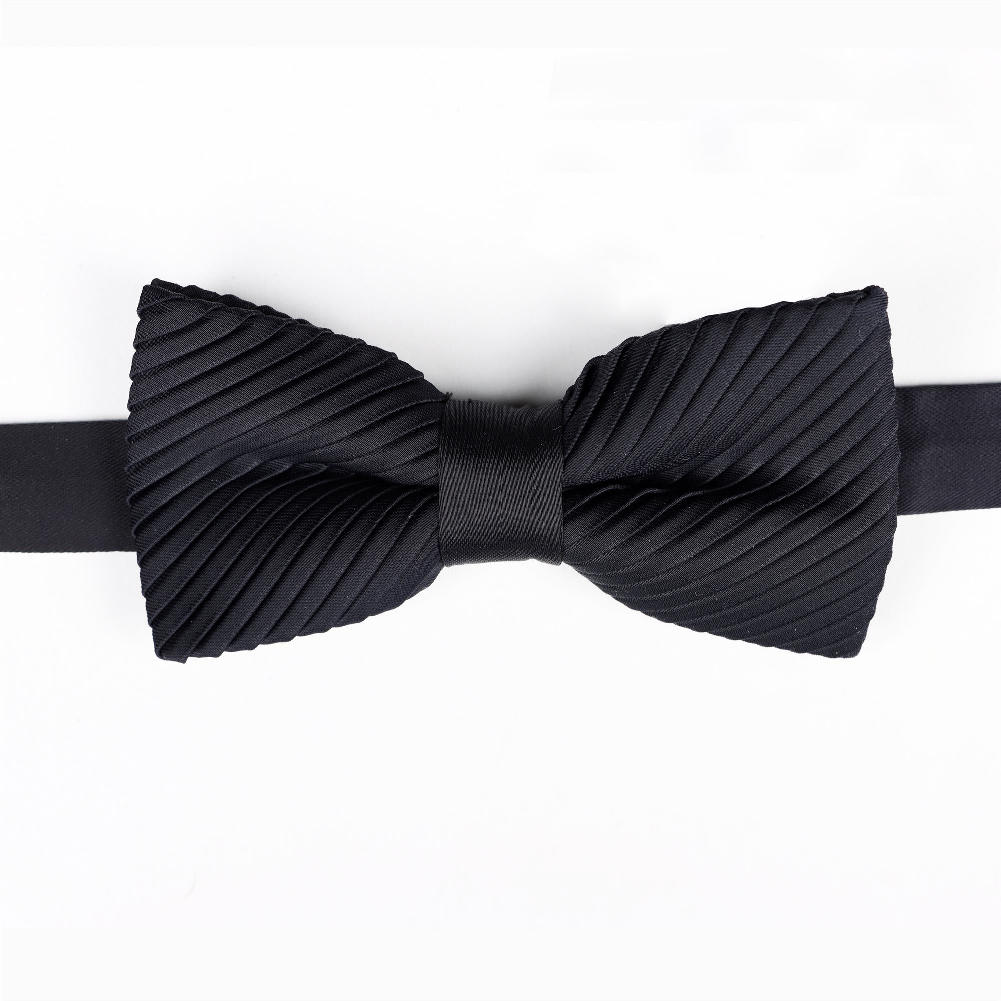 Pleated bowtie