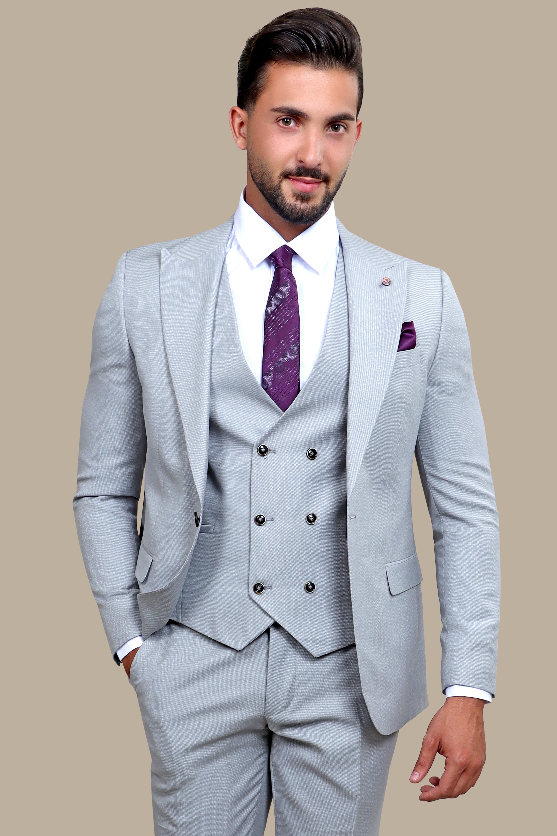 Polished Elegance: 3-Piece Light Grey Suit with Dots and Peak Lapels