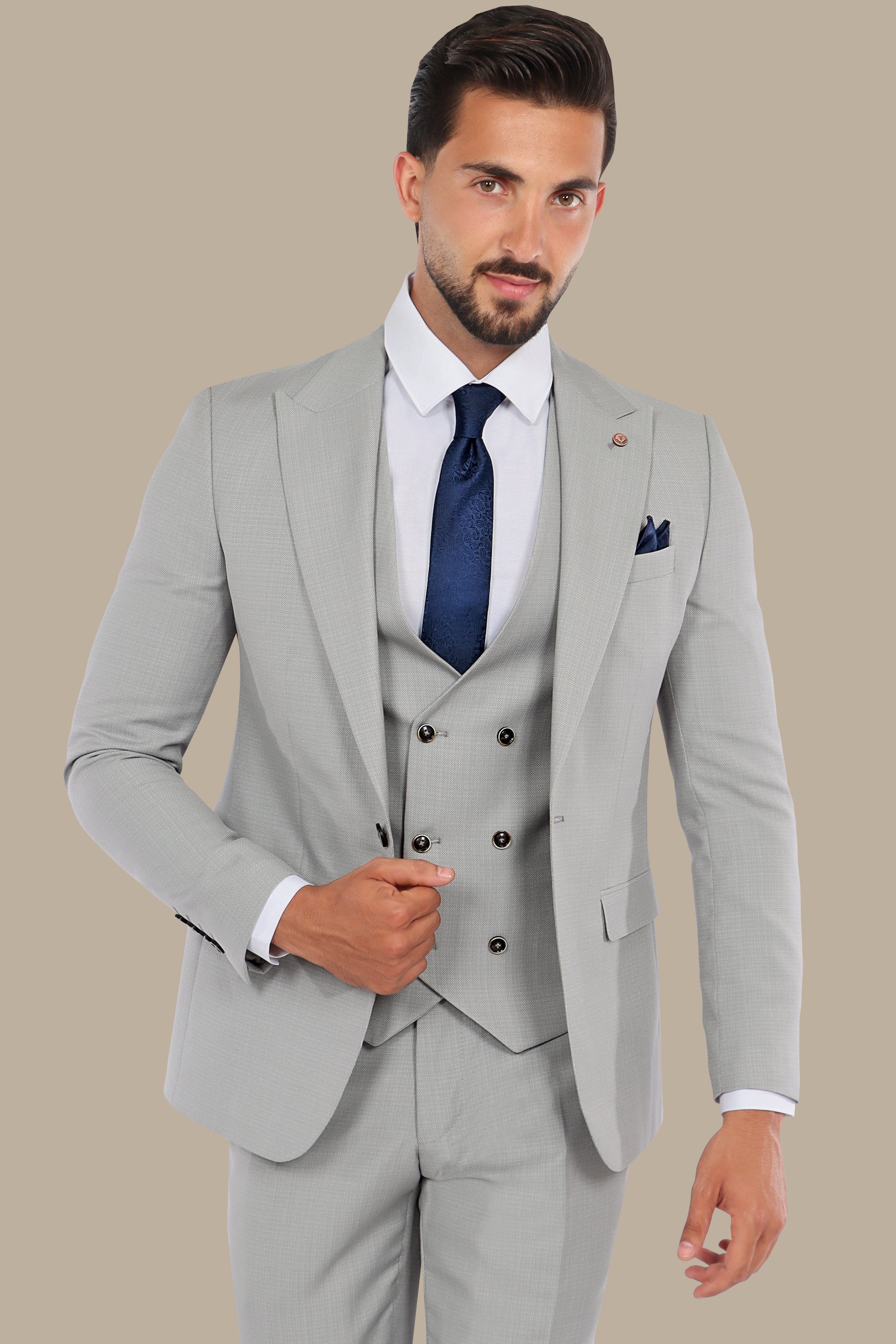 Polished Elegance: 3-Piece Light Grey Suit with Dots and Peak Lapels