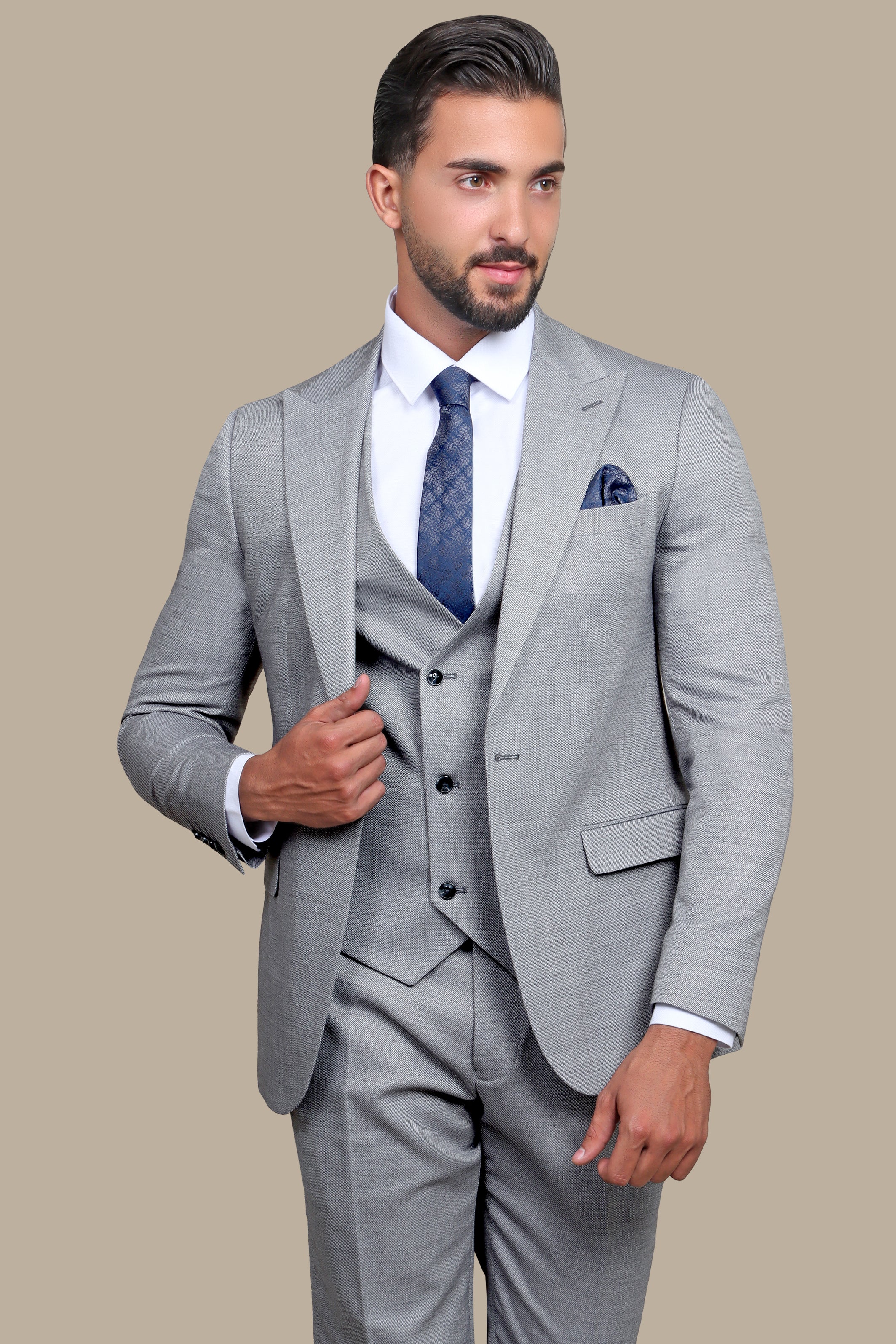 Stitched Gray Peak Lapel 3-Piece Suit: Classic Sophistication