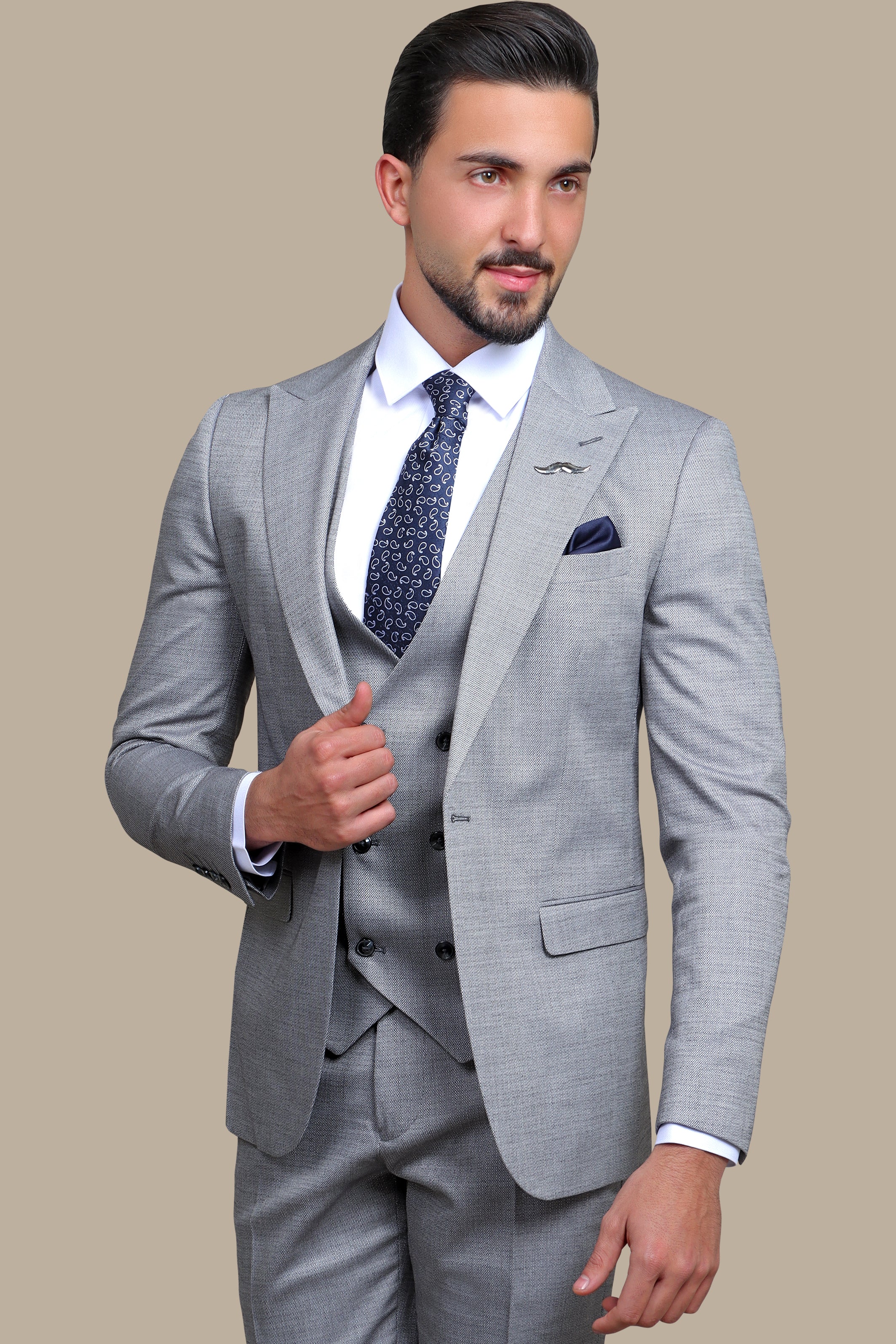 Stitched Gray Peak Lapel 3-Piece Suit: Classic Sophistication