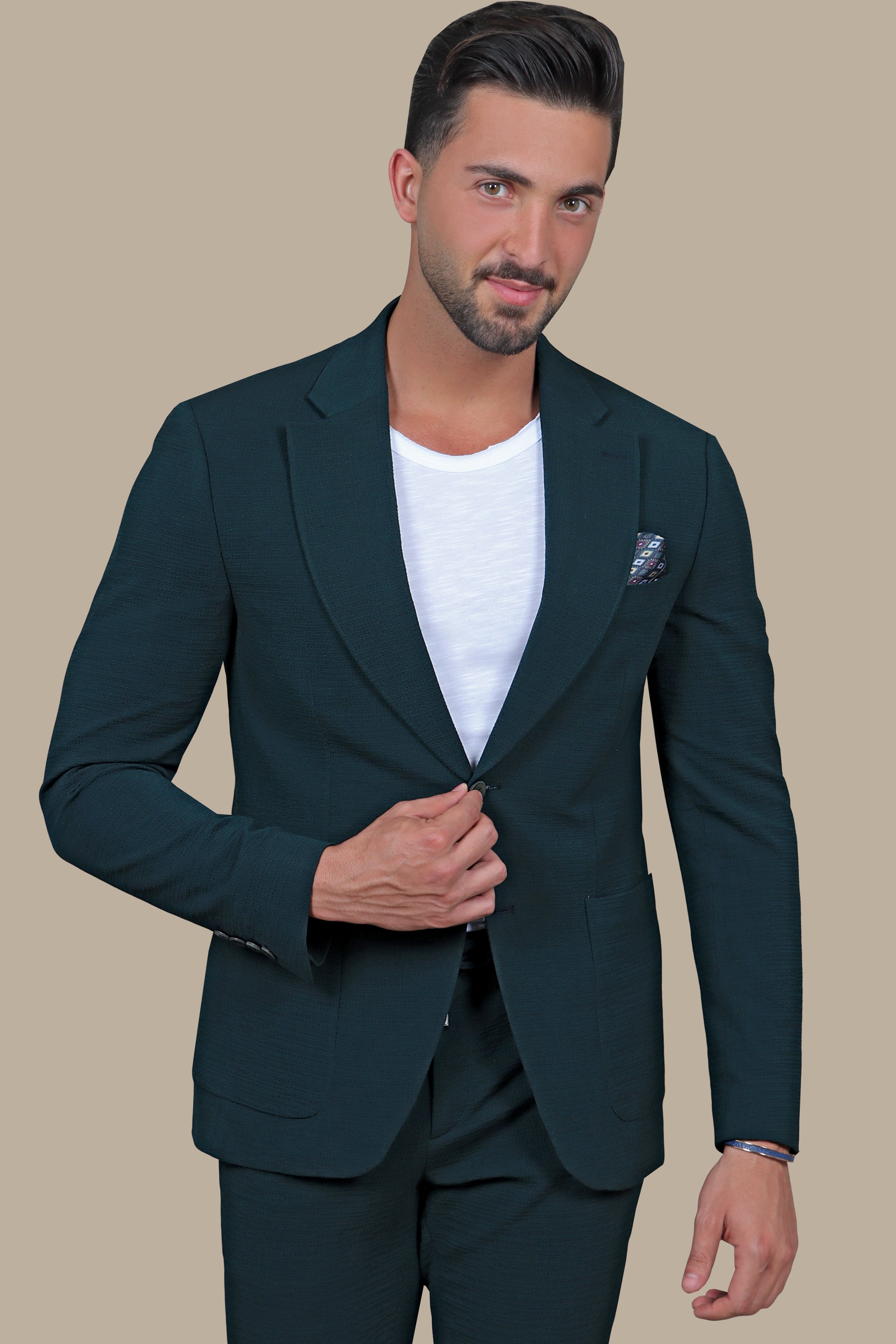 Green Oasis Travel Suit: Stylish Patch Pocket Edition