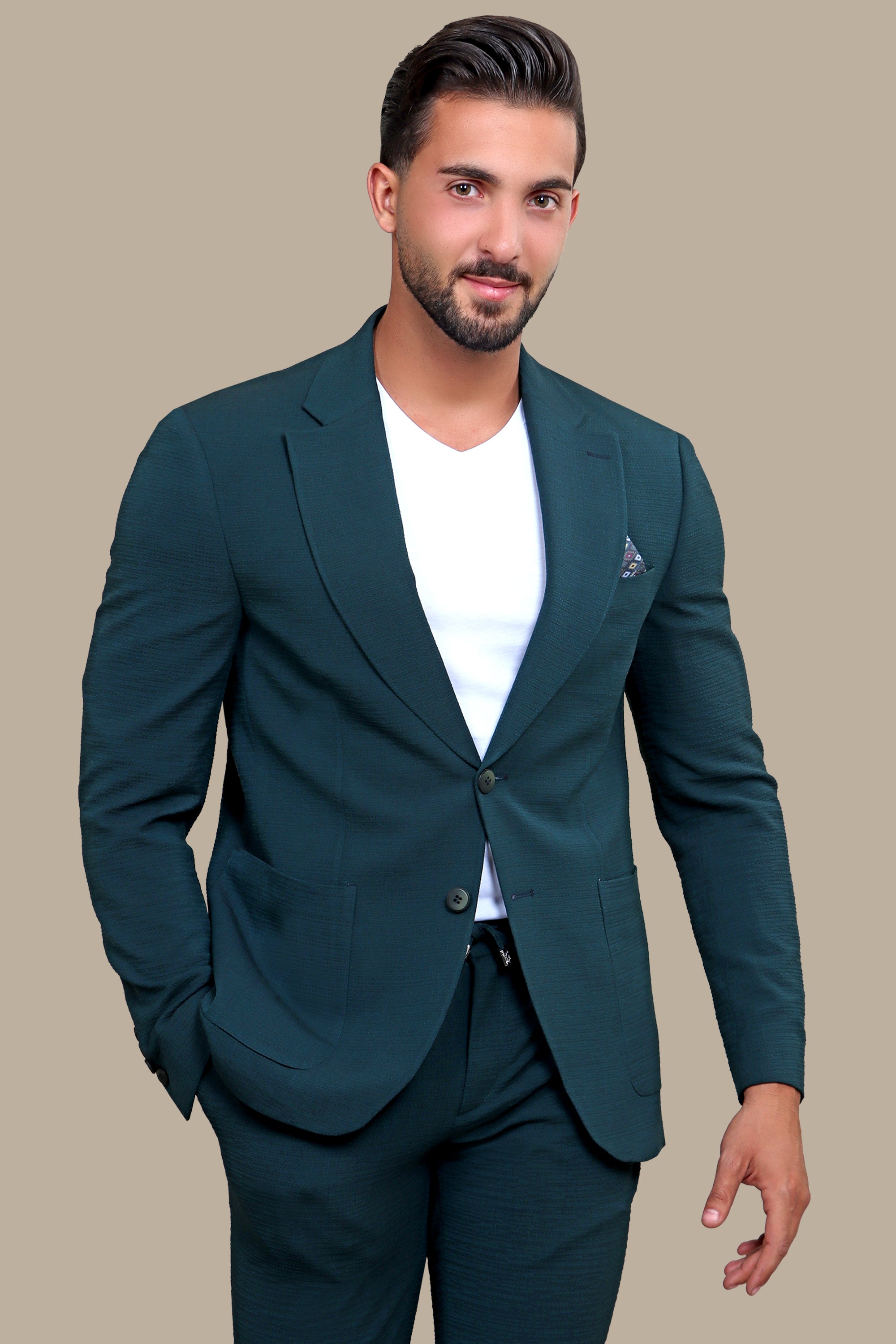 Green Oasis Travel Suit: Stylish Patch Pocket Edition