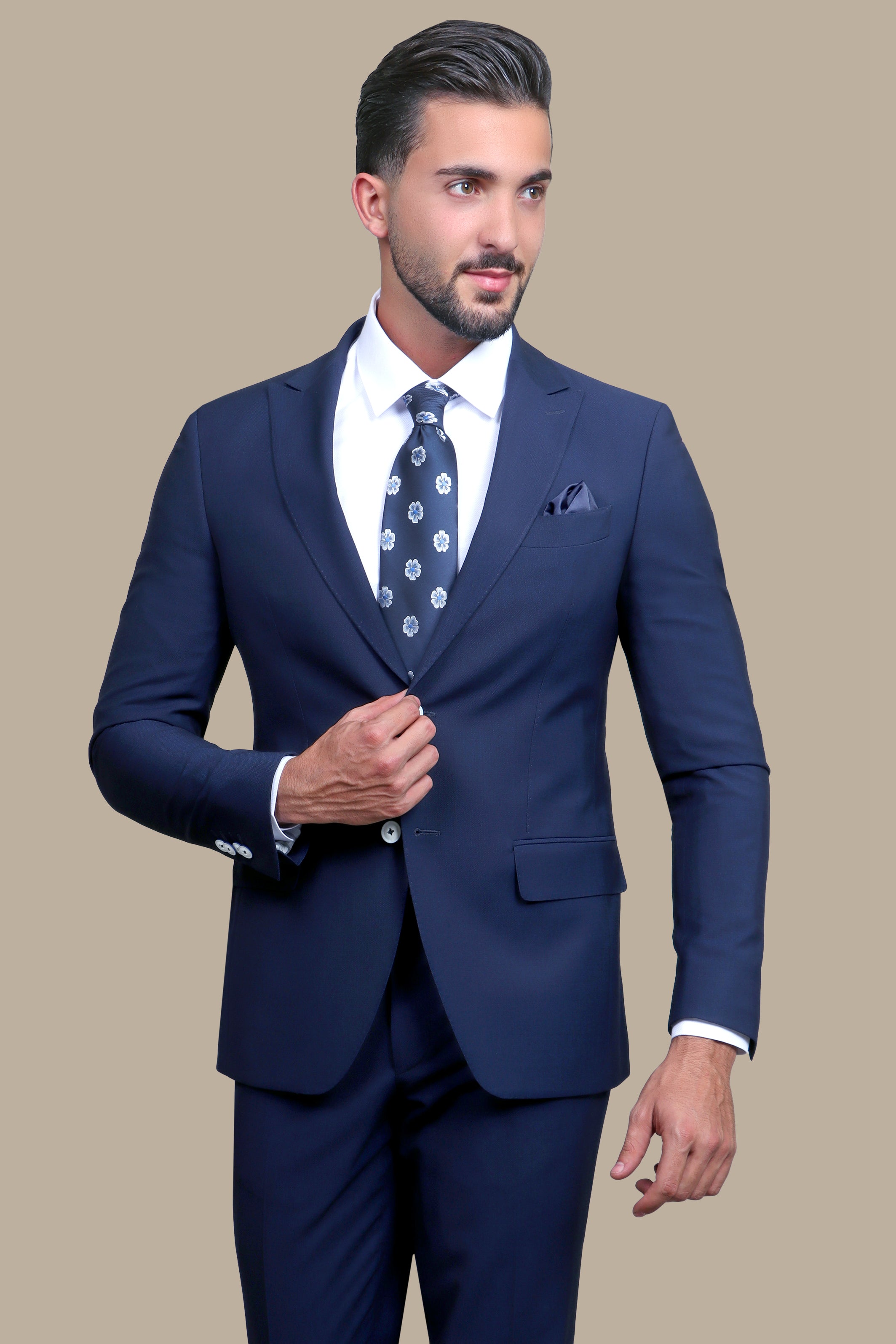 Peak of Sophistication: Dark Blue Basic Peak Lapel Suit