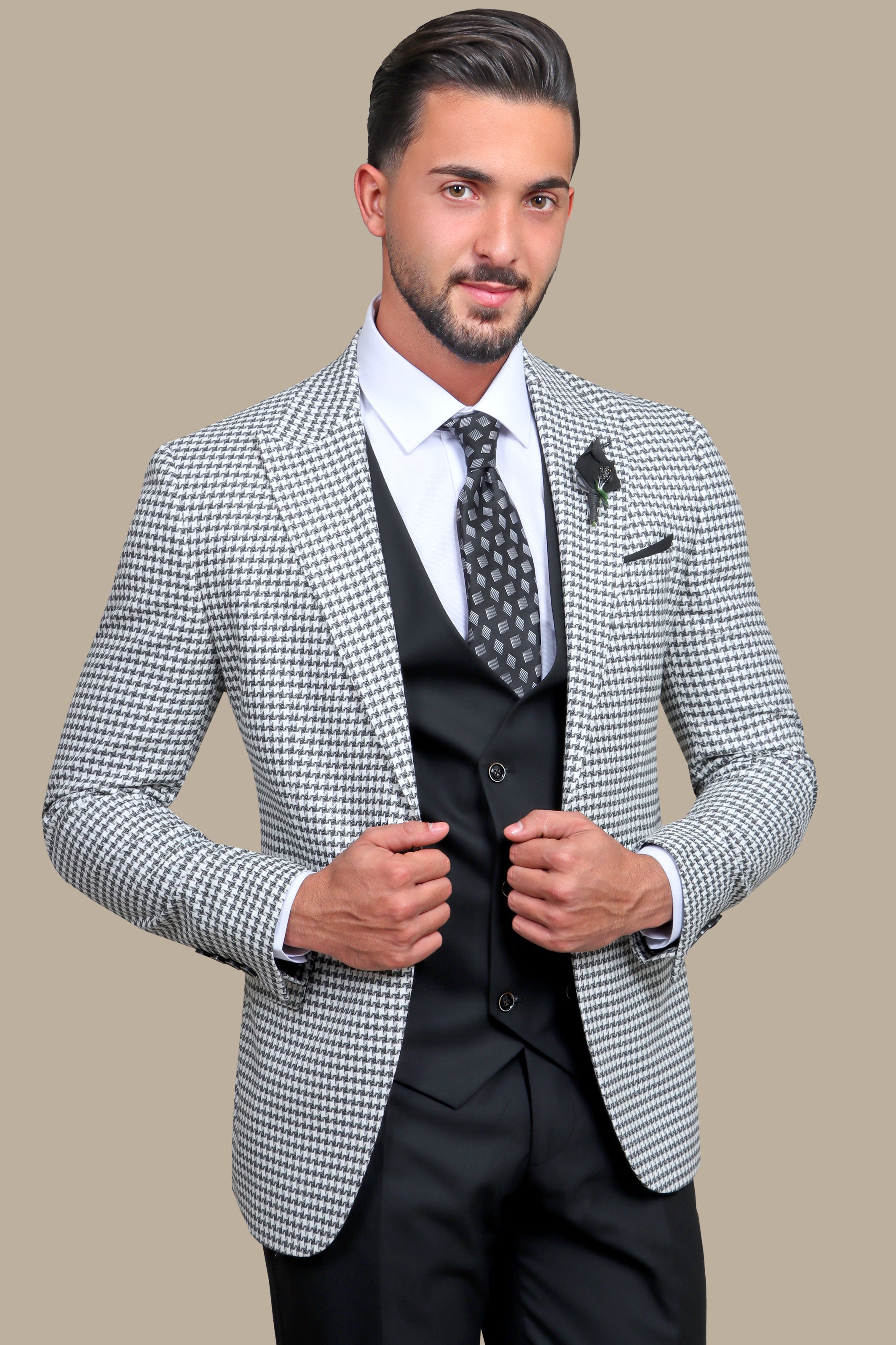 Dogtooth Peak Lapel Suit – 3 Pieces