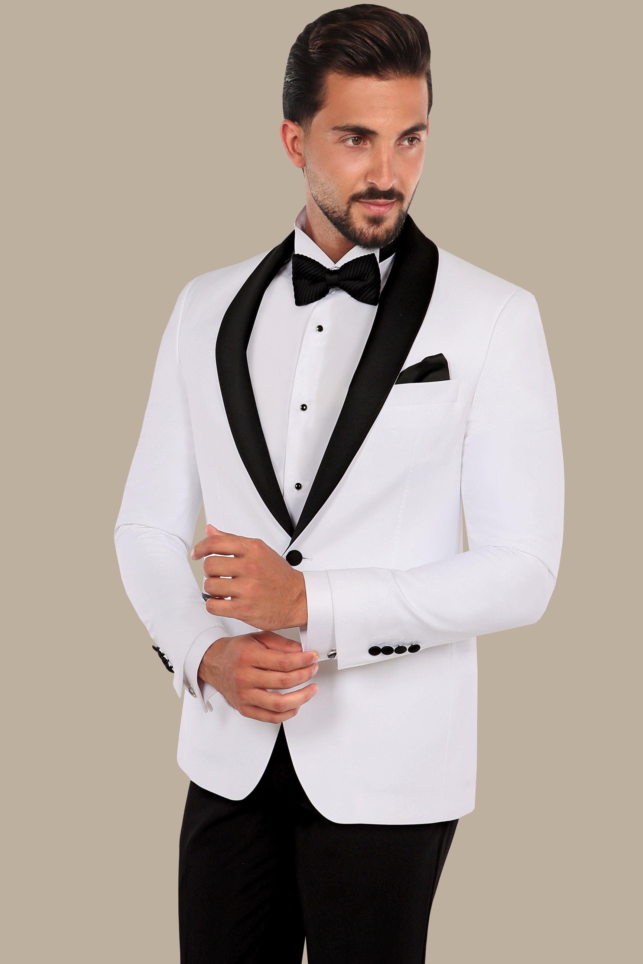 White Elegance: Tuxedo Plain Col Chale