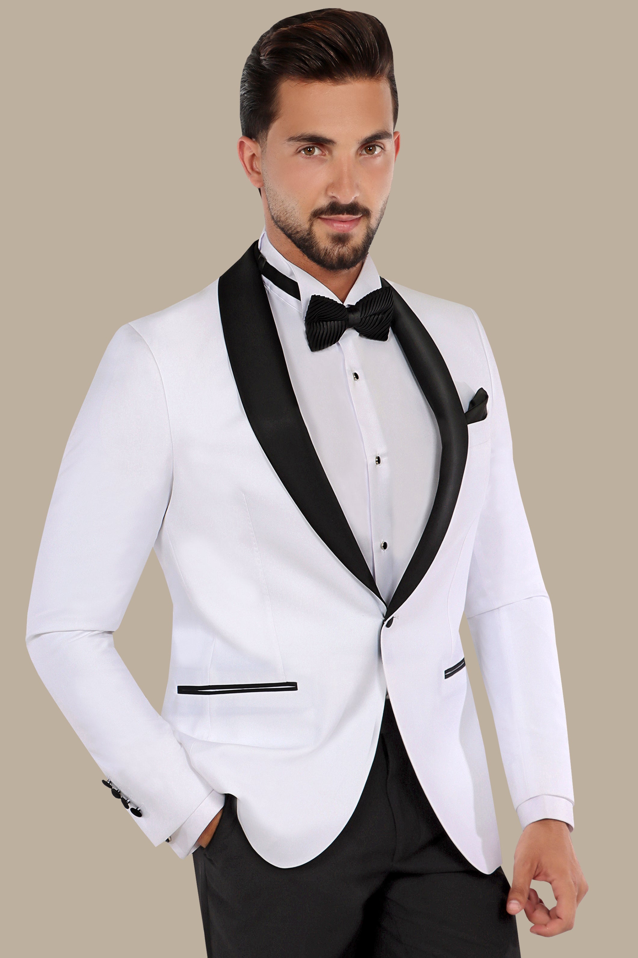 White Elegance: Tuxedo Plain Col Chale