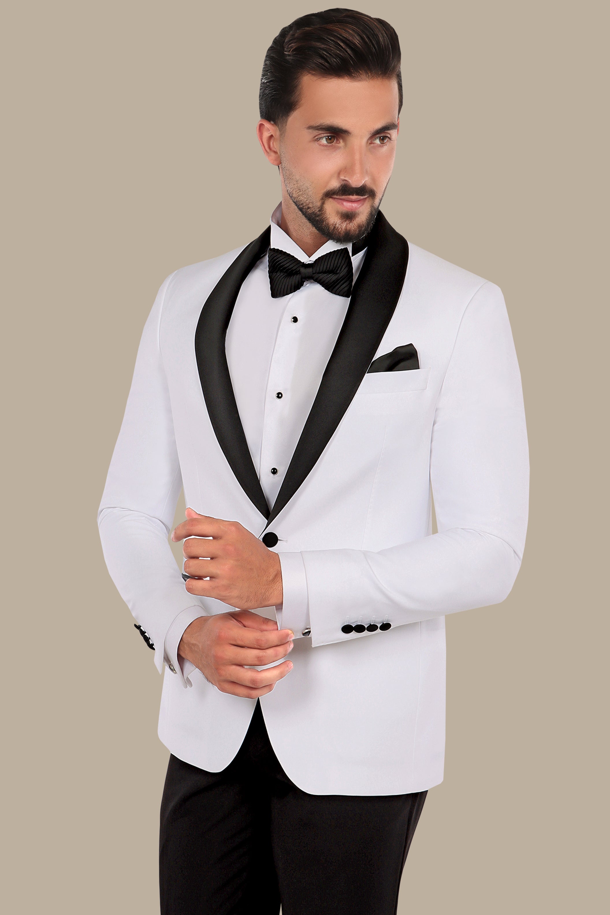 White Elegance: Tuxedo Plain Col Chale