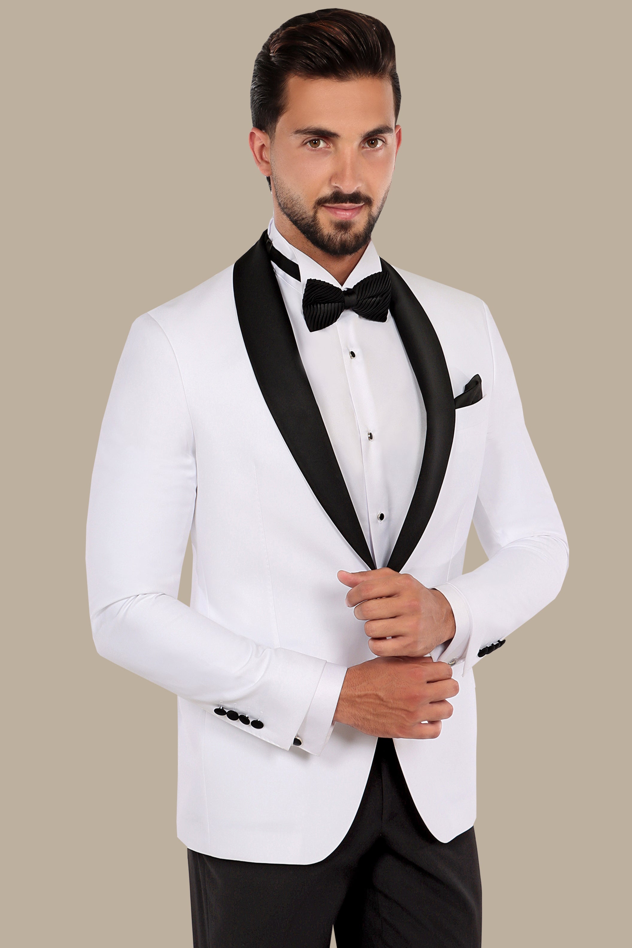 White Elegance: Tuxedo Plain Col Chale