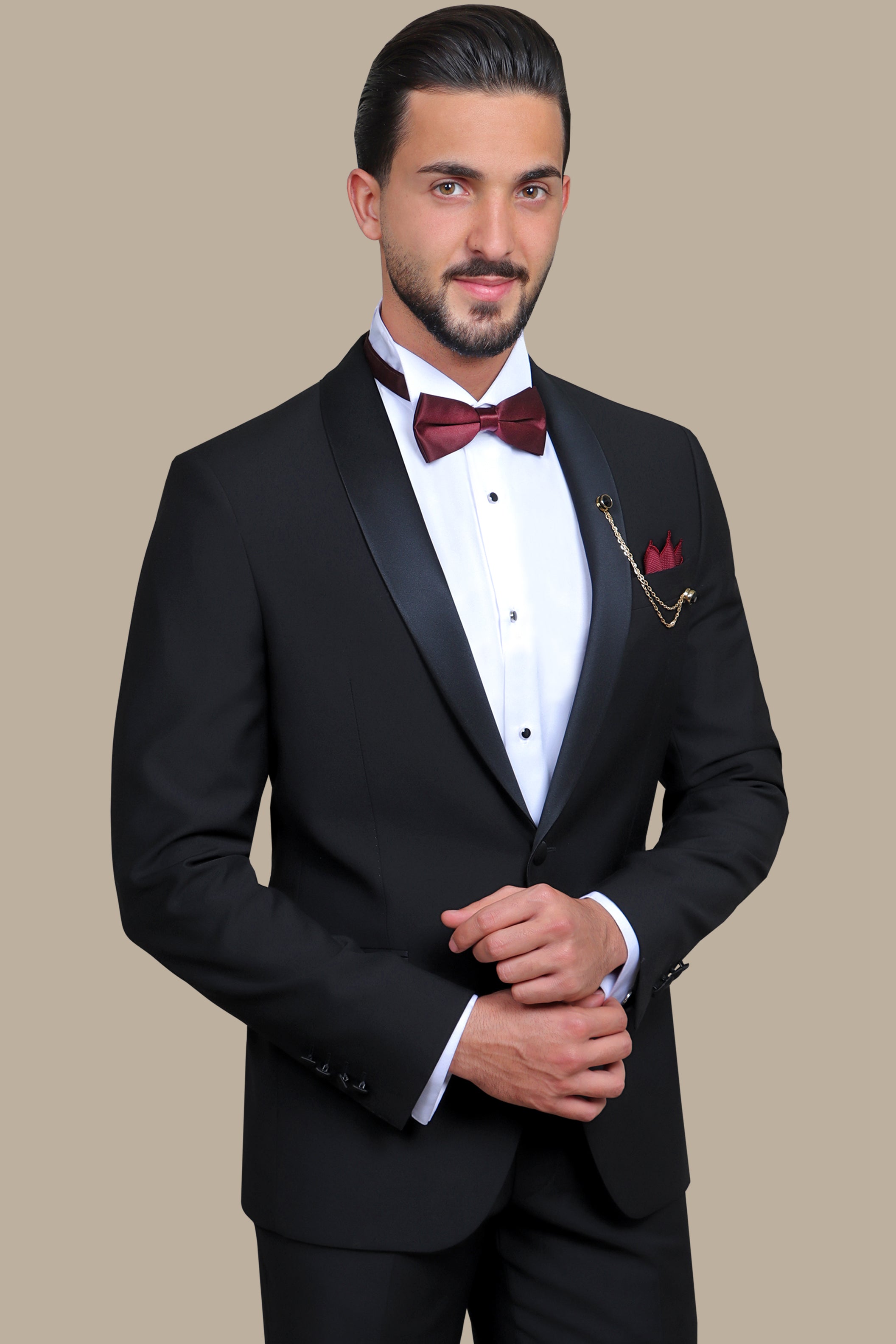 Black Elegance: Tuxedo Plain Col Chale