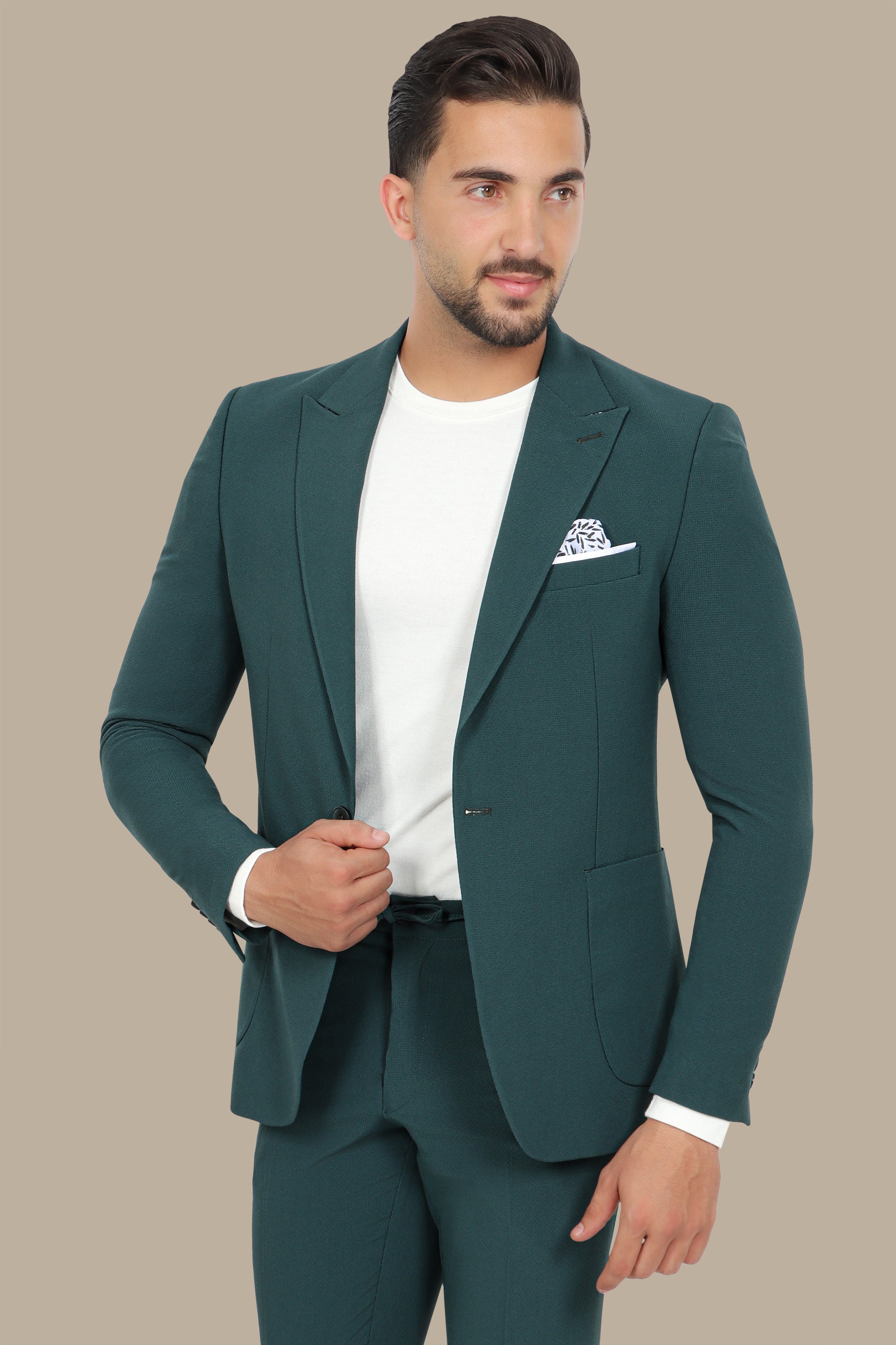 Green Travel Suit: Structured 2-Piece with Peak Lapel