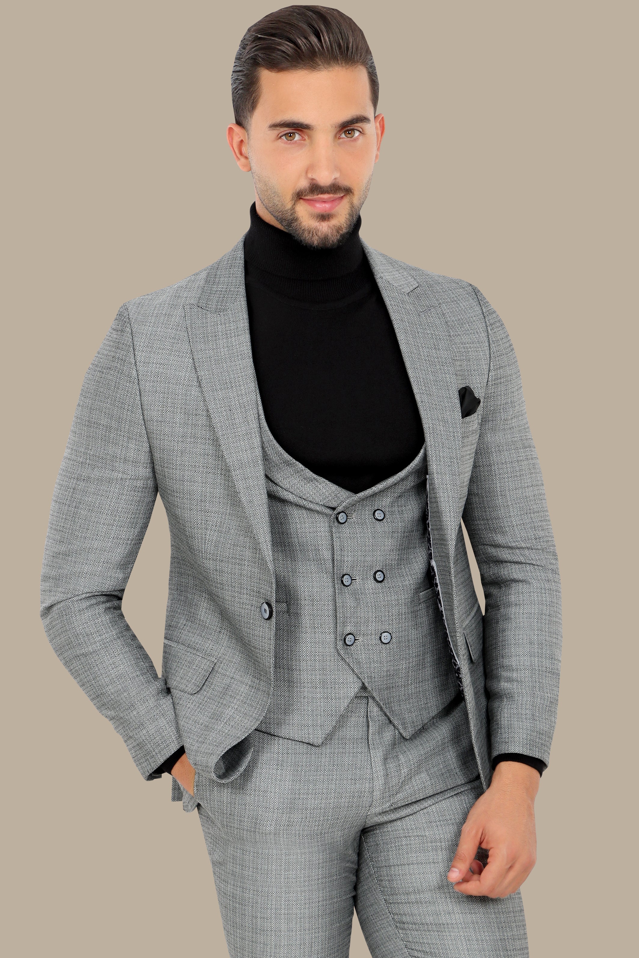 Refined Structure: 3-Piece Grey Suit with Peak Lapel