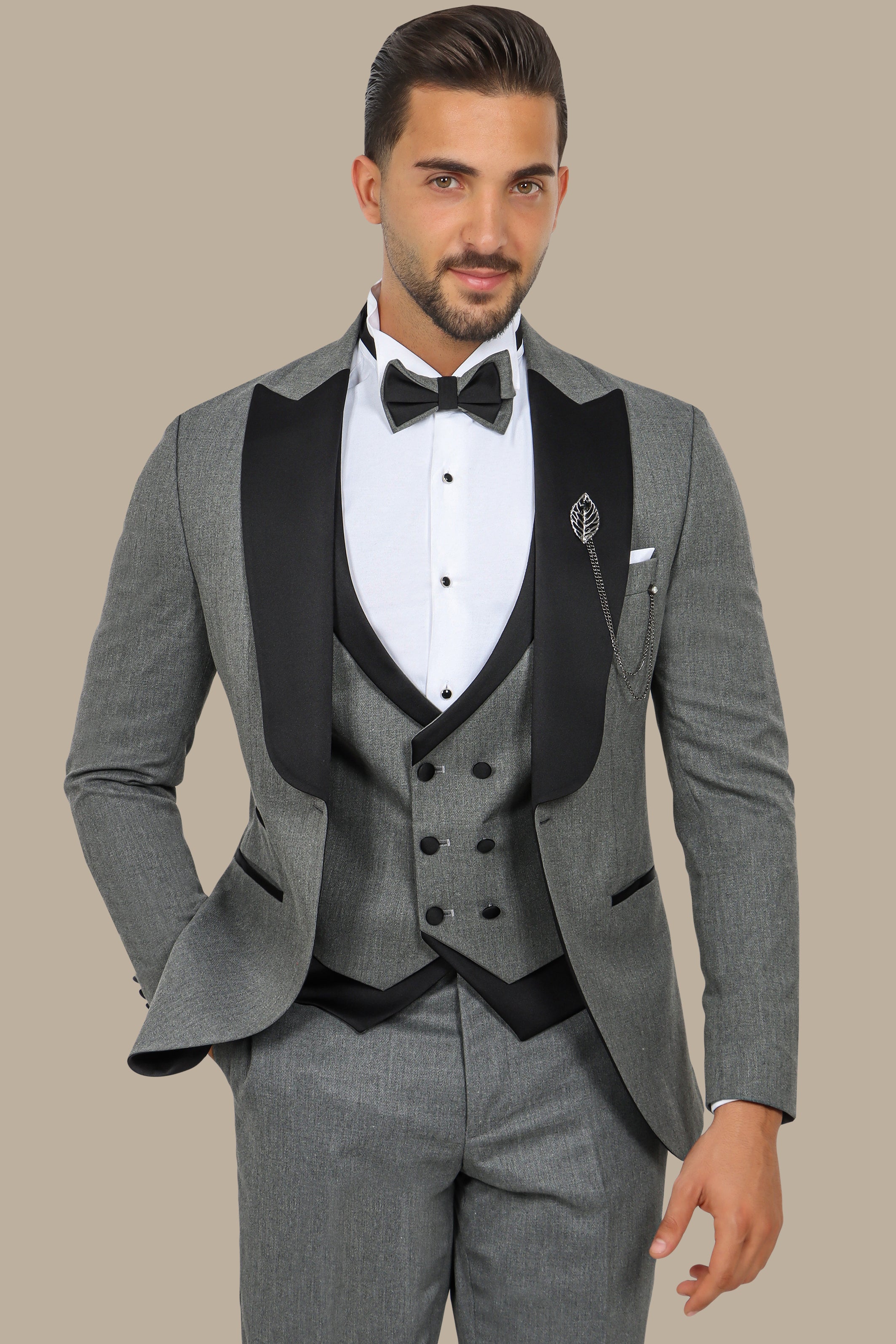 Grey Tuxedo: Peak Lapel, Structured Bord-à-Bord, 4-Piece