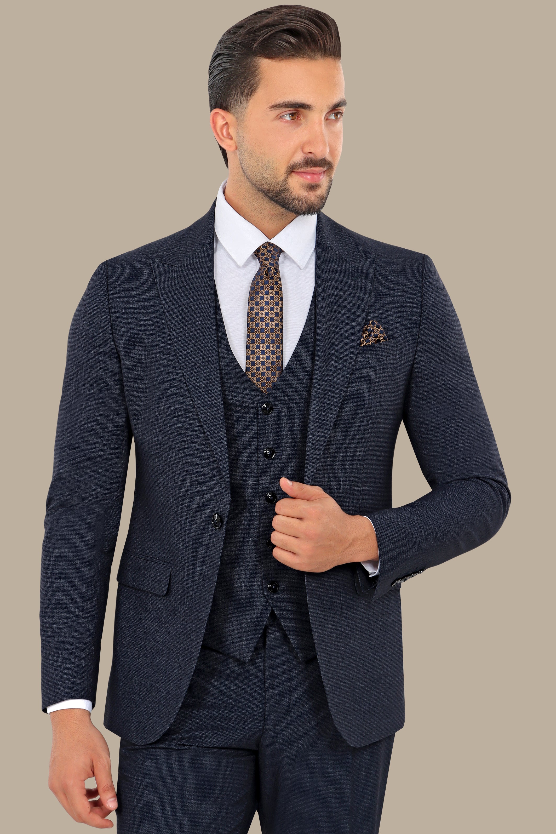 Sharp Checks: 3-Piece Navy Suit with Peak Lapel