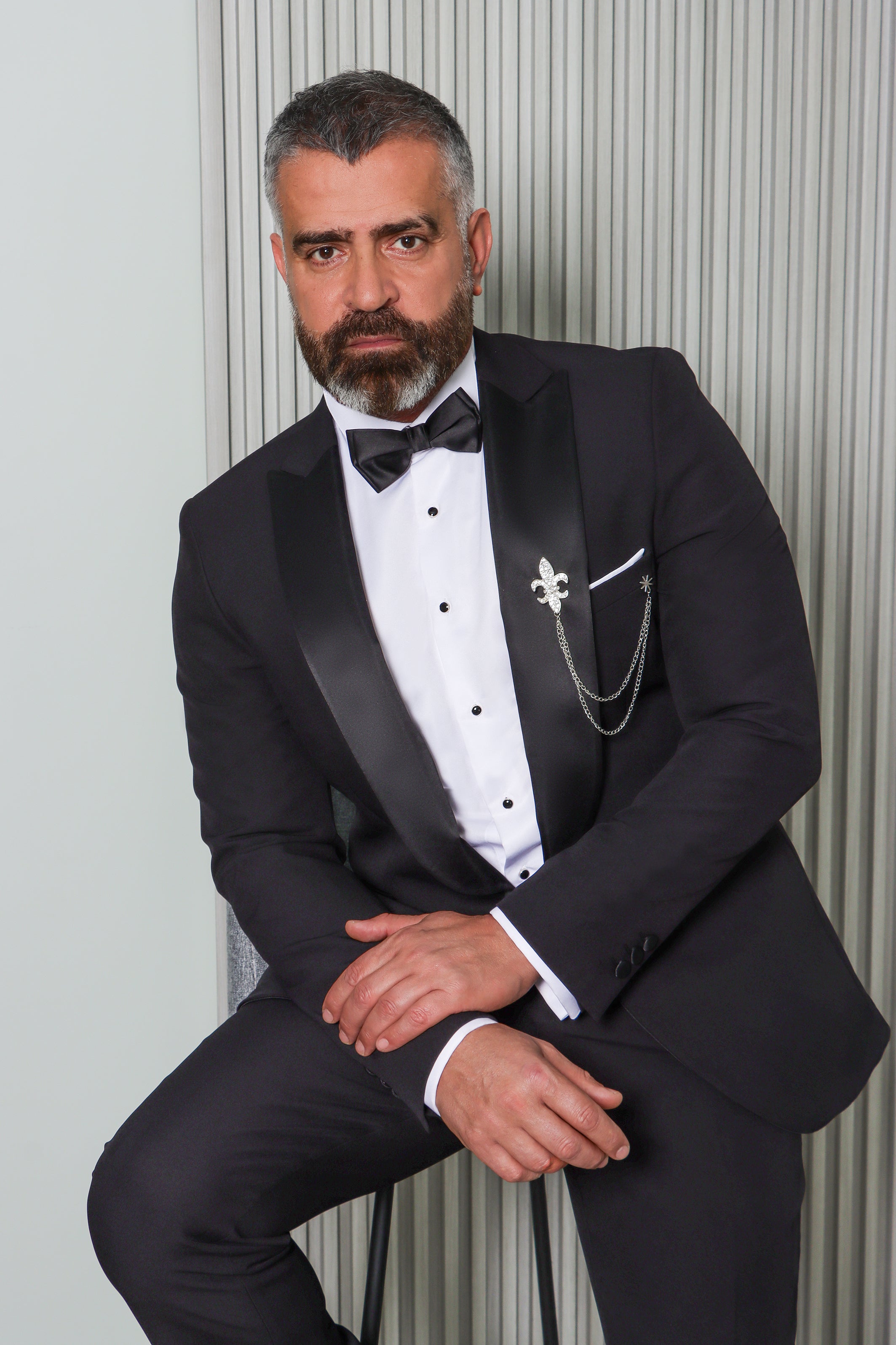 4-Piece Tuxedo Peak Lapel Bord à Bord Black