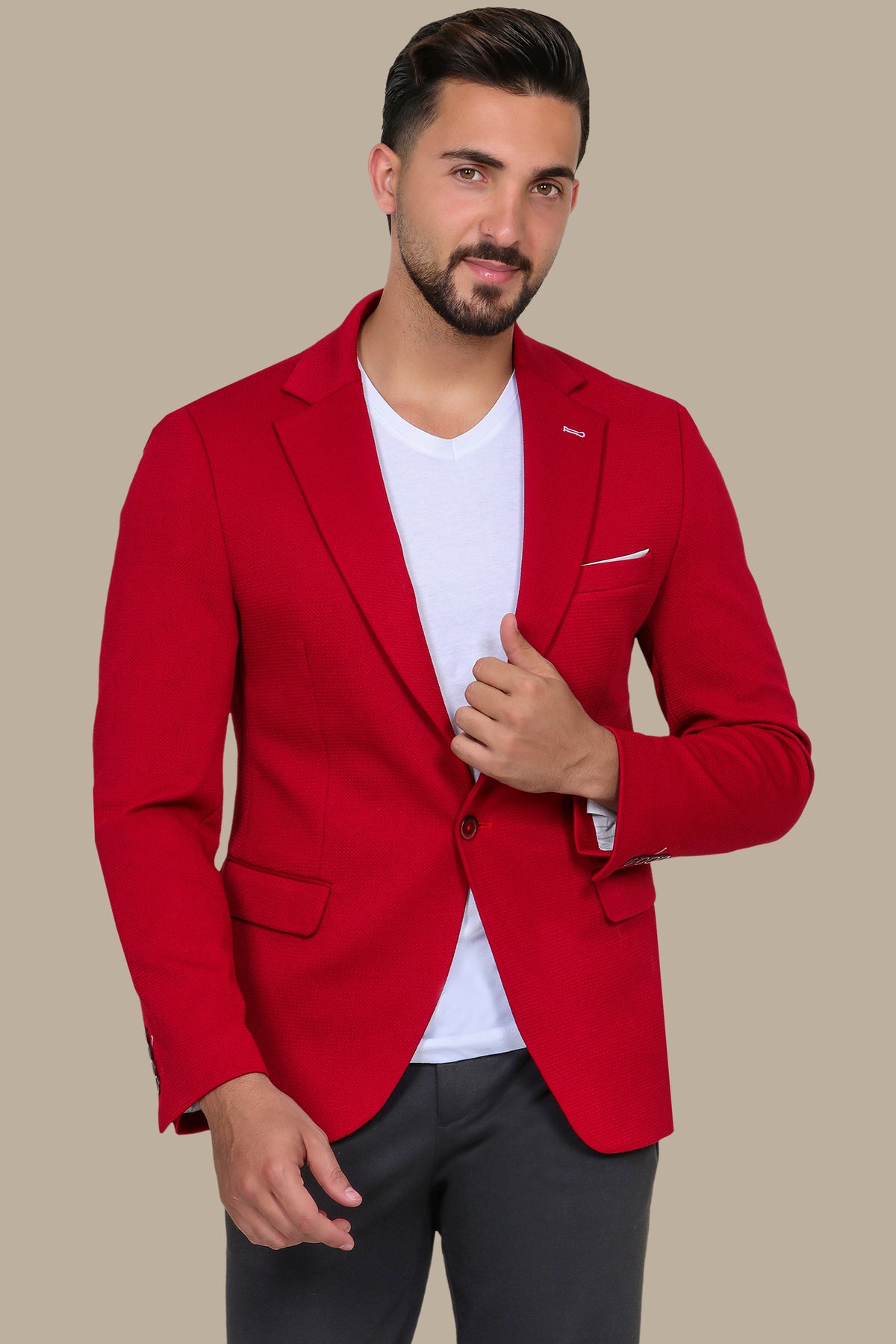 Red Notch Lapel Blazer: Bold & Structured