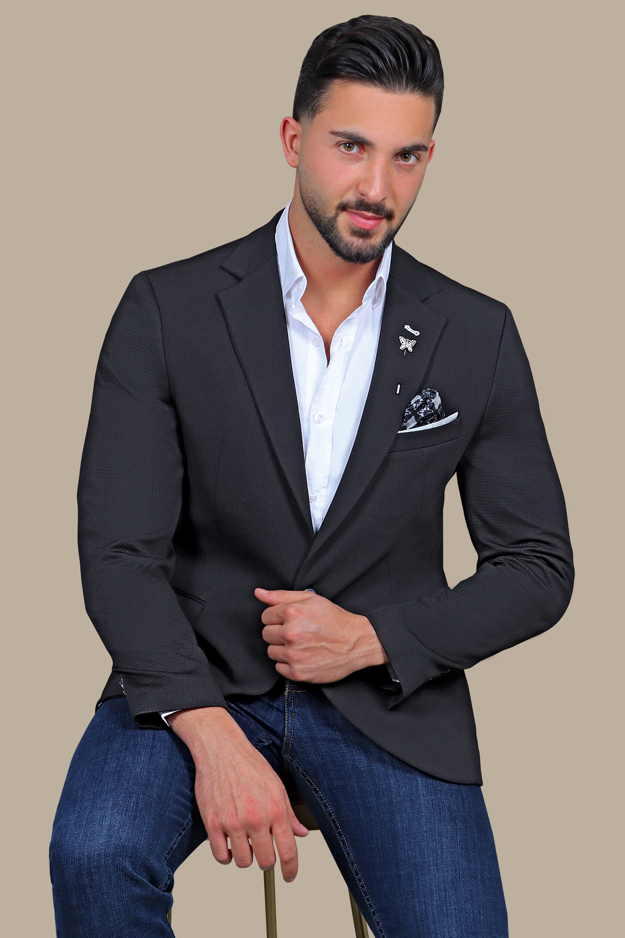 Timeless Elegance: Black Structured Notch Lapel Blazer